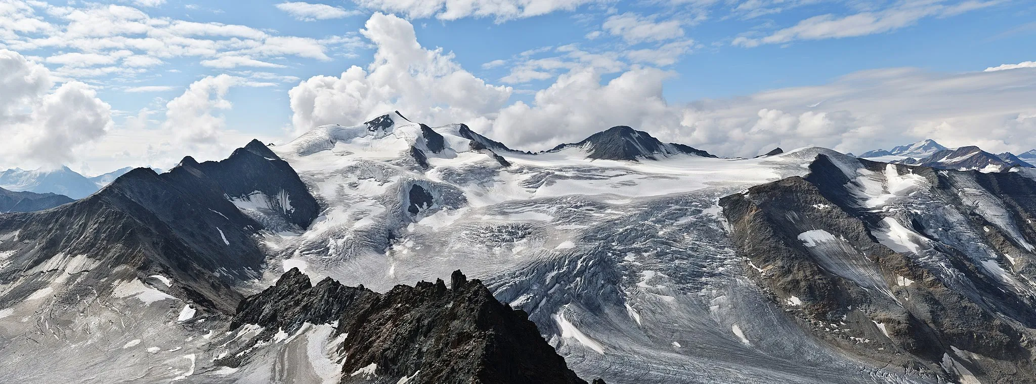 Photo showing: Pitztal Glacier and Wildspitze (3768 meters) as seen from Hinterer Brunnenkogel (3440 meters)