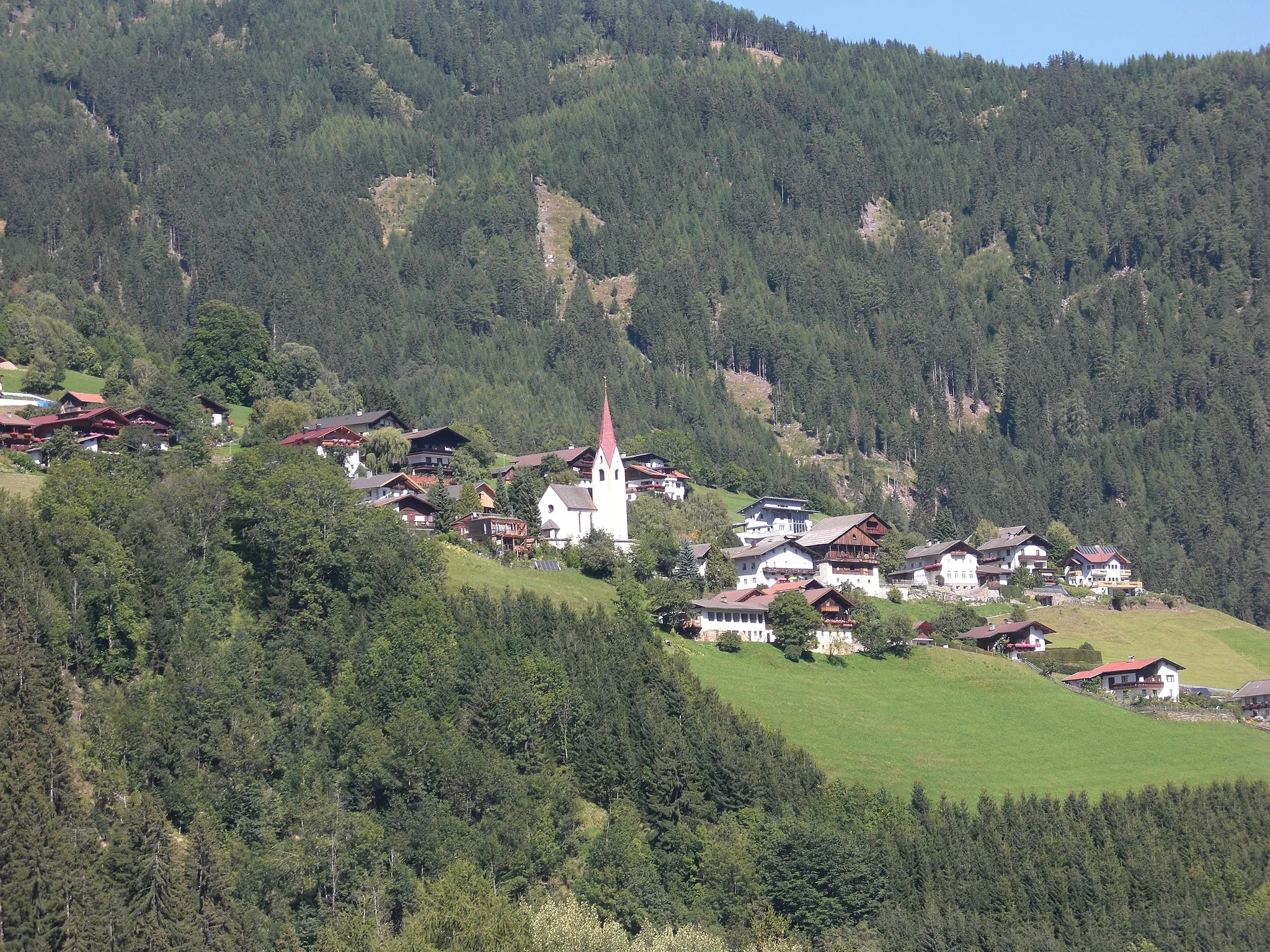 Photo showing: Blick auf den Ortsteil Bannber der Gemeinde Assling in Österreich.