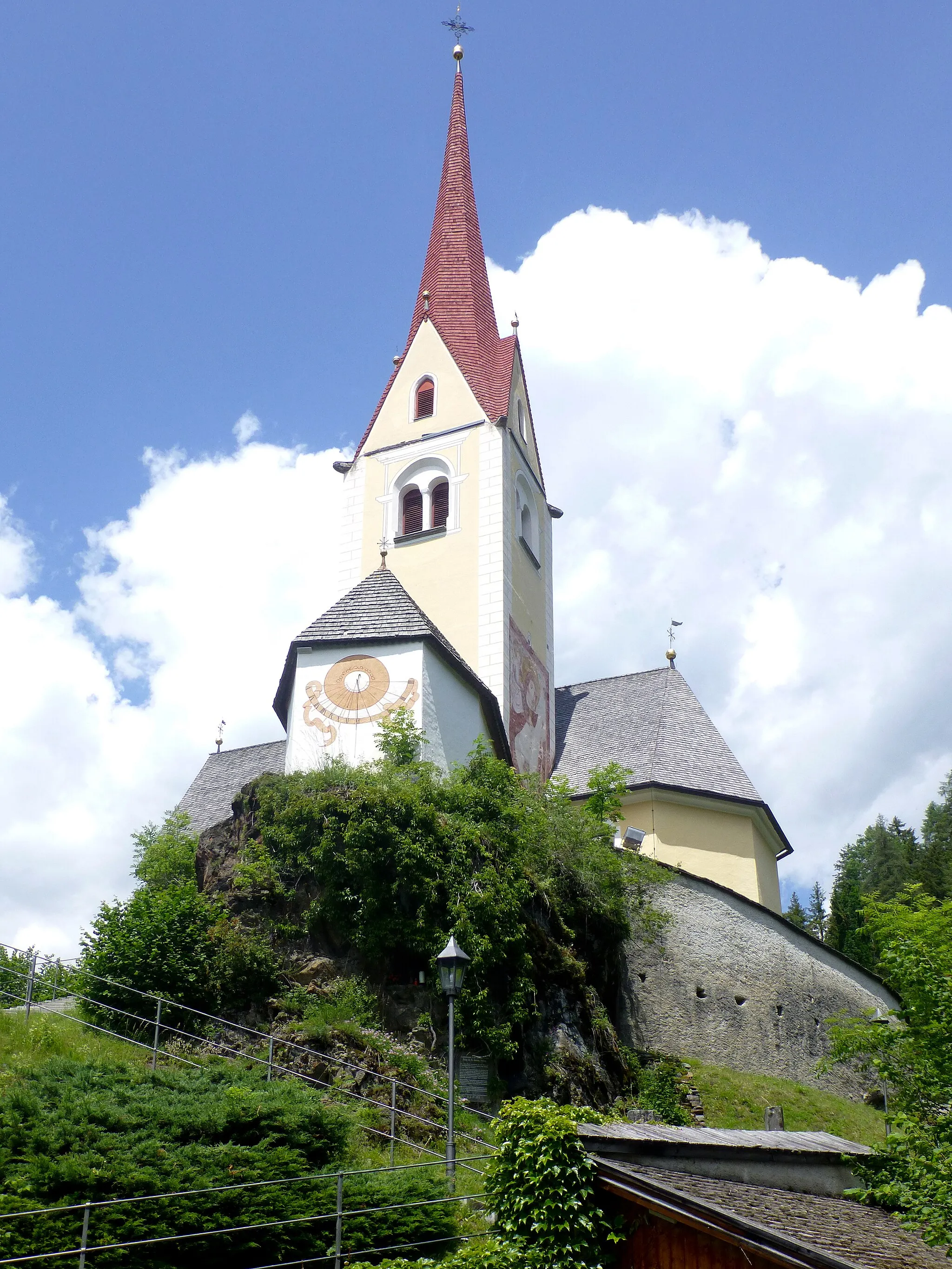 Photo showing: Pfarrkirche St. Justina (Assling) vom Friedhof aus gesehen