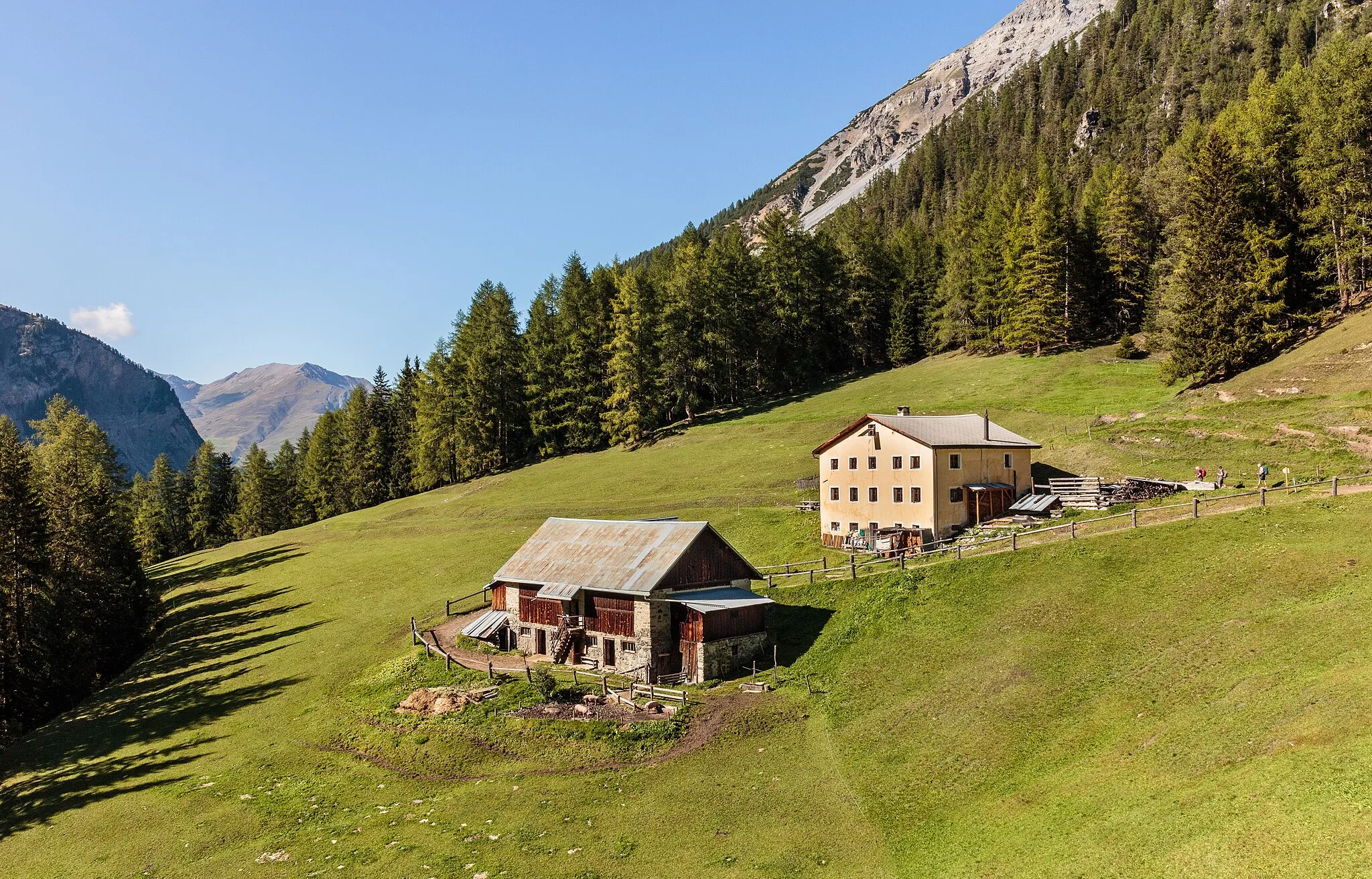 Photo showing: Mountain tour from Watles via Sesvennahütte and the Uina Slucht to Sur En Hof Uina Dadora on the Dadaint alm.