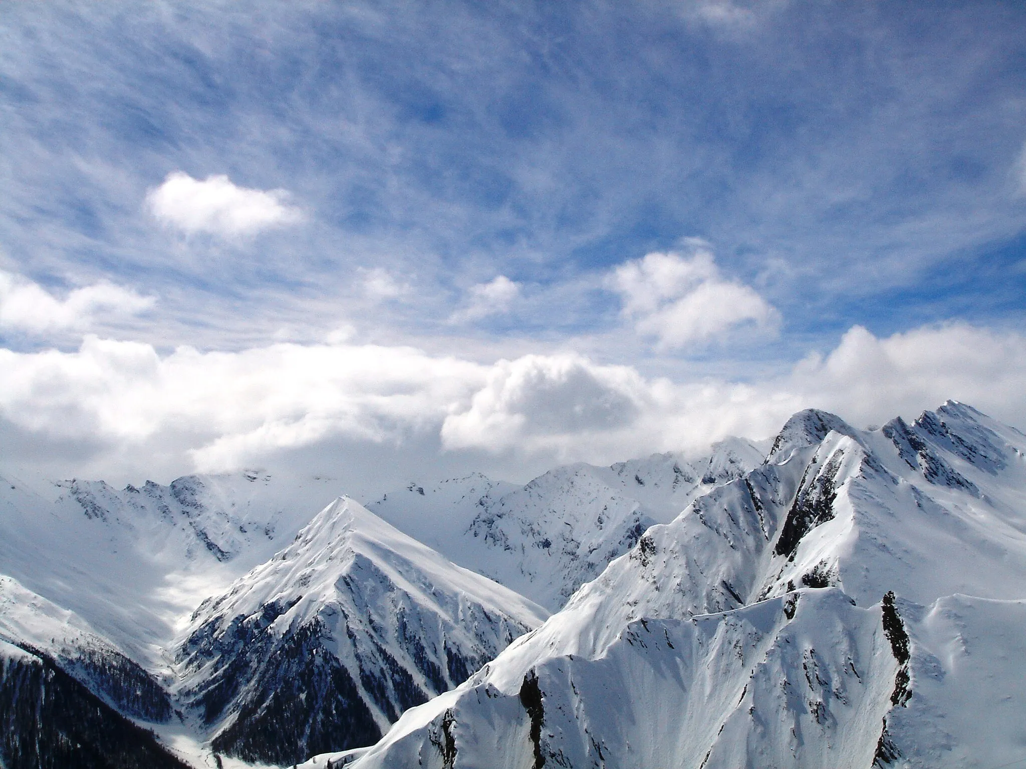 Photo showing: Snow, Sun & ....