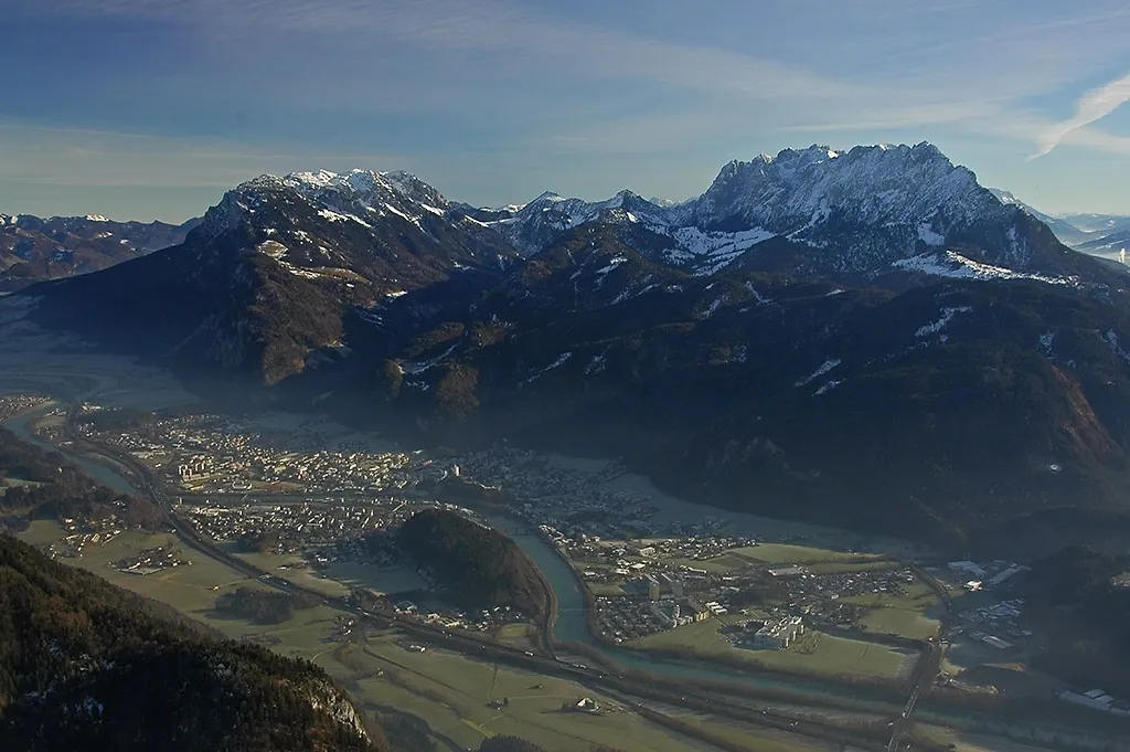 Photo showing: Kaisergebirge (v. links Zahmer Kaiser, Stripsenjoch, Wilder Kaiser)