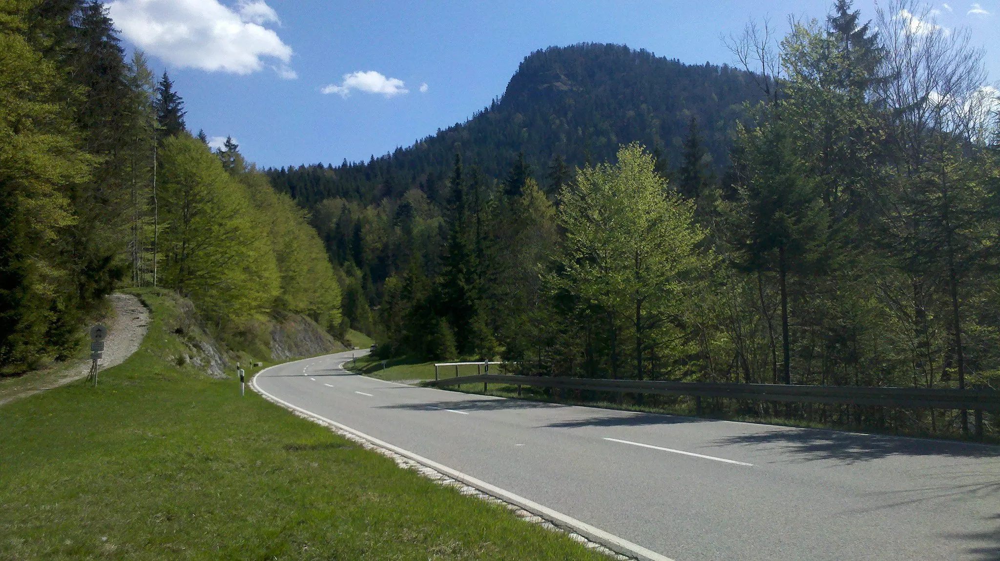 Photo showing: Achselkopf, Mangfallgebirge, Bayern, von Westen von der B307