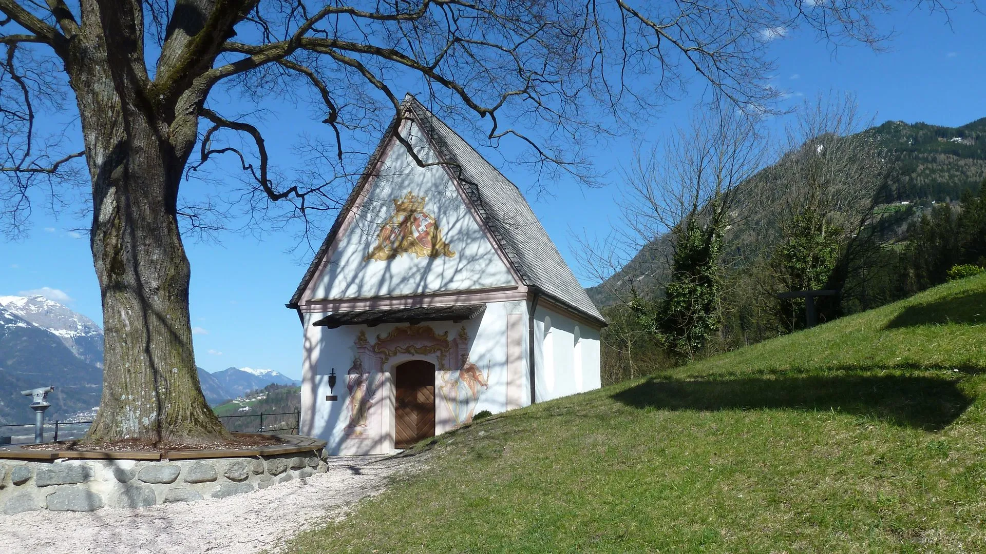 Photo showing: Hl. Grabkapelle Schloss Freundsberg