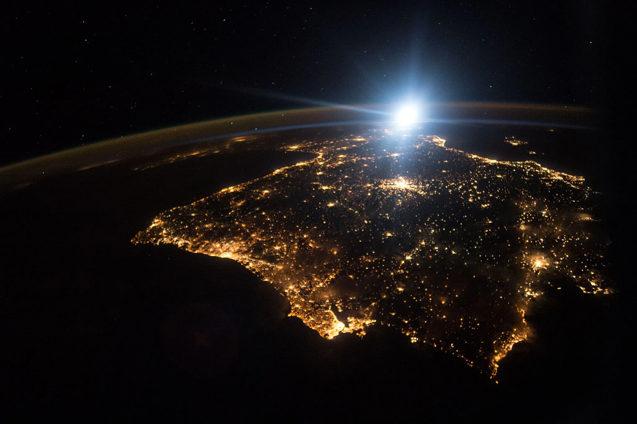 Photo showing: View of Earth taken during ISS Expedition 45.