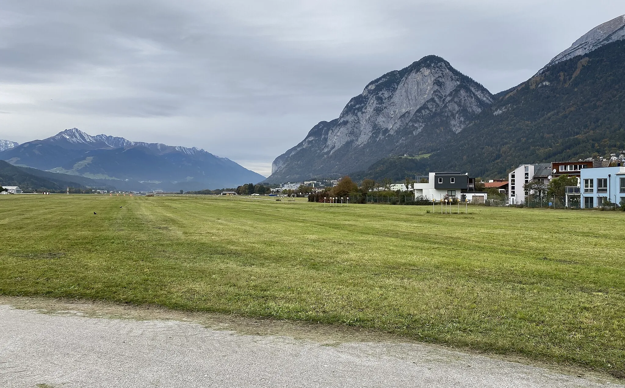 Photo showing: Das Ostende des Flughafen Innsbruck