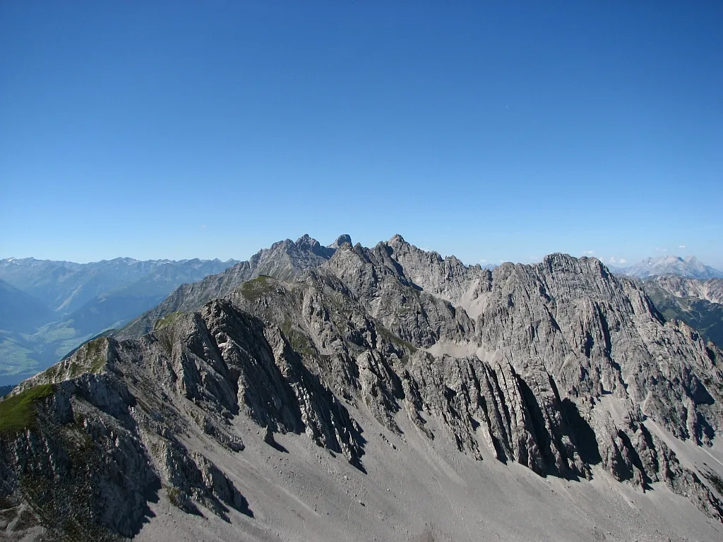 Photo showing: Ausblick nach Westen von der Mandlspitze in der Nordkette