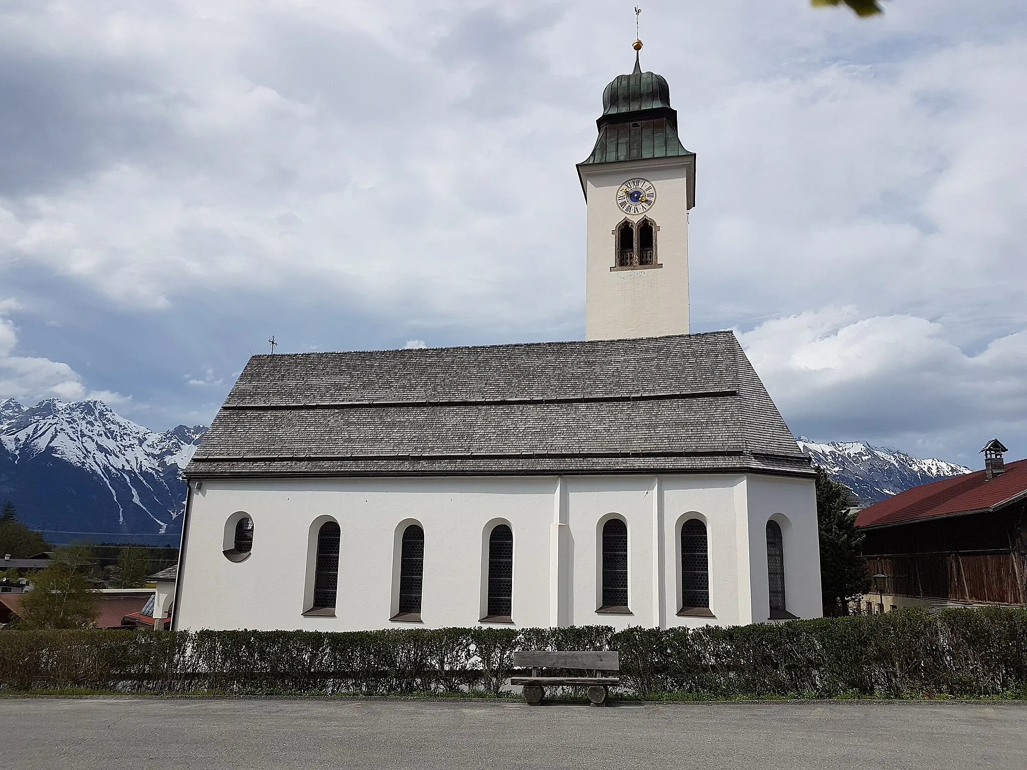 Photo showing: Lans, Pfarrkirche St. Lambert, Ansicht von Süden