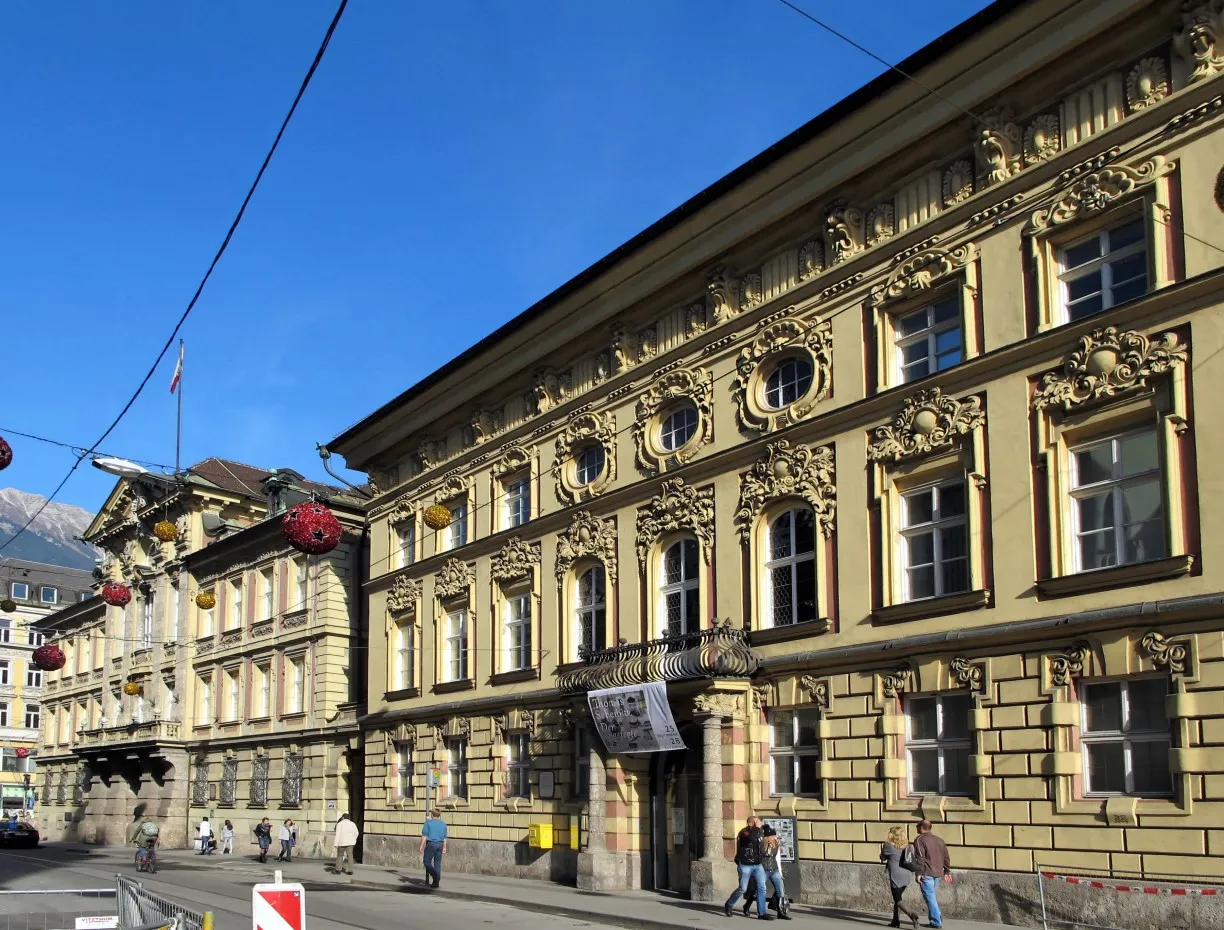 Photo showing: Innsbruck, "Altes Landhaus" (le) and Palais "Fugger-Taxis" (ri)