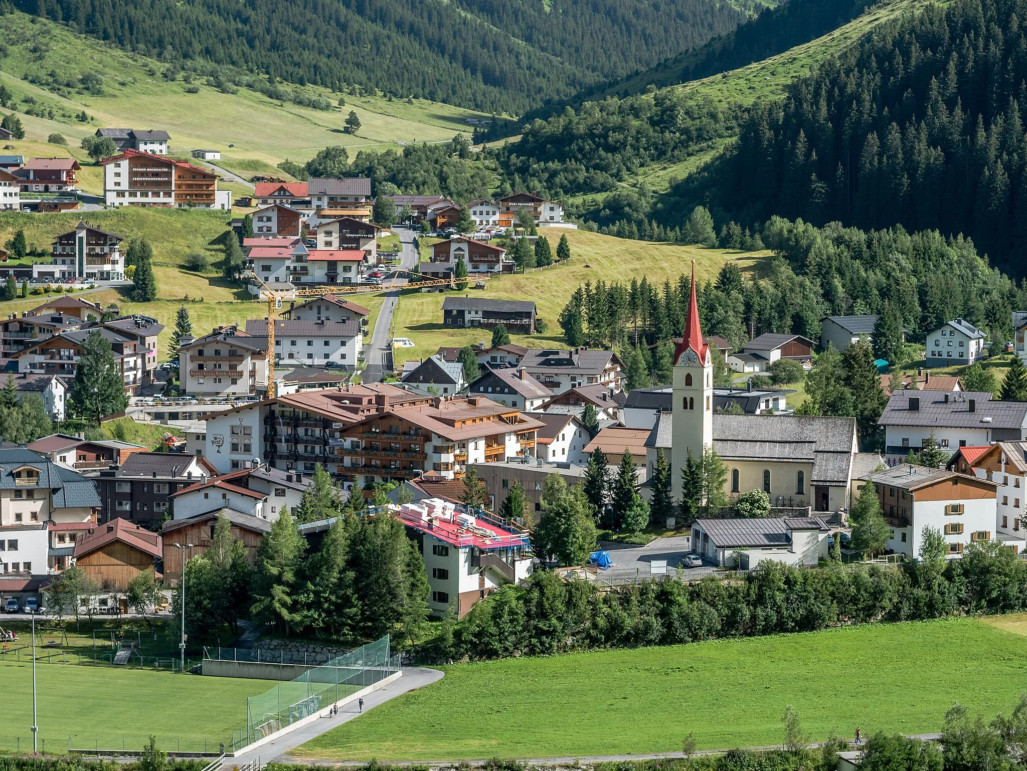 Photo showing: View over the centre of Galtür. Paznaun, Tyrol, Austria