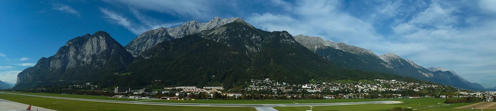 Photo showing: Panorame from the top of the Tower LOWI with Nordkette.