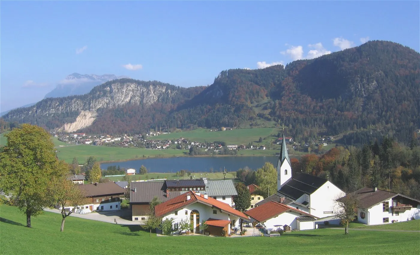 Photo showing: Thiersee mit dem Kirchberg in der Ortschaft Vorderthiersee