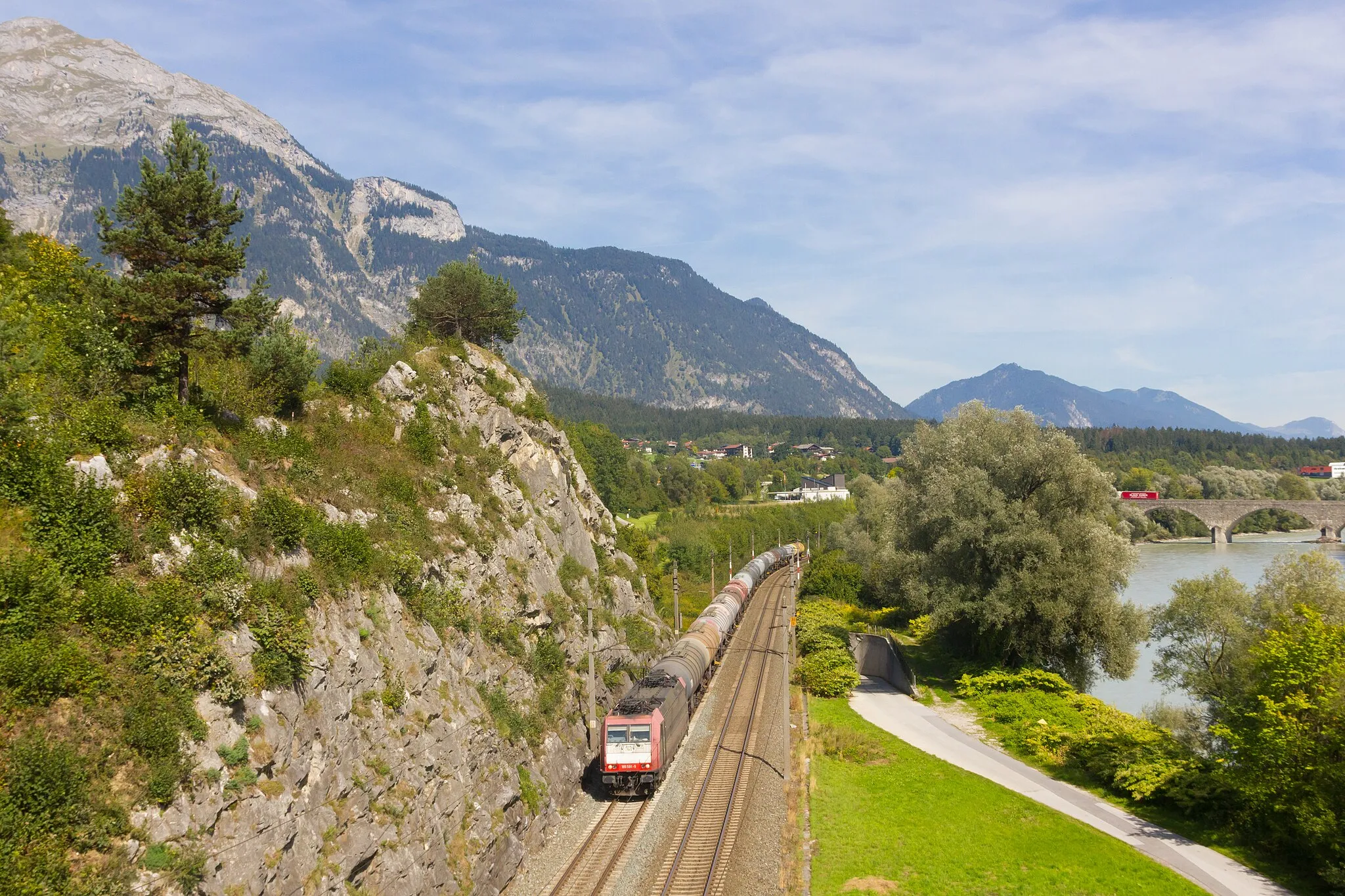 Photo showing: A freight train near Jenbach/Tyrol.