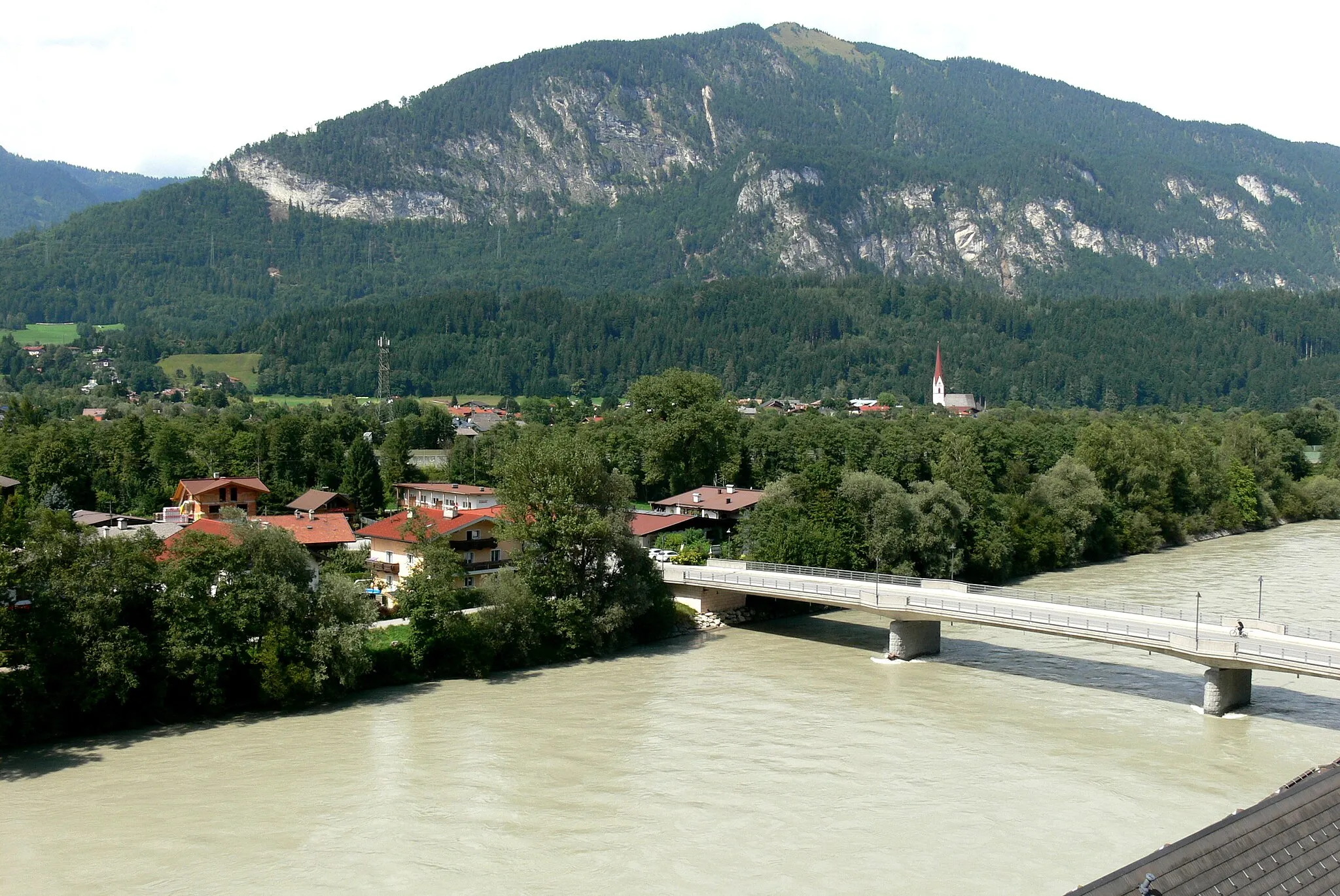 Photo showing: View from Rattenberg (Tyrol) over the Inn river to Voldöpp (Kramsach) and the Voldöpper Spitze (1509 m).