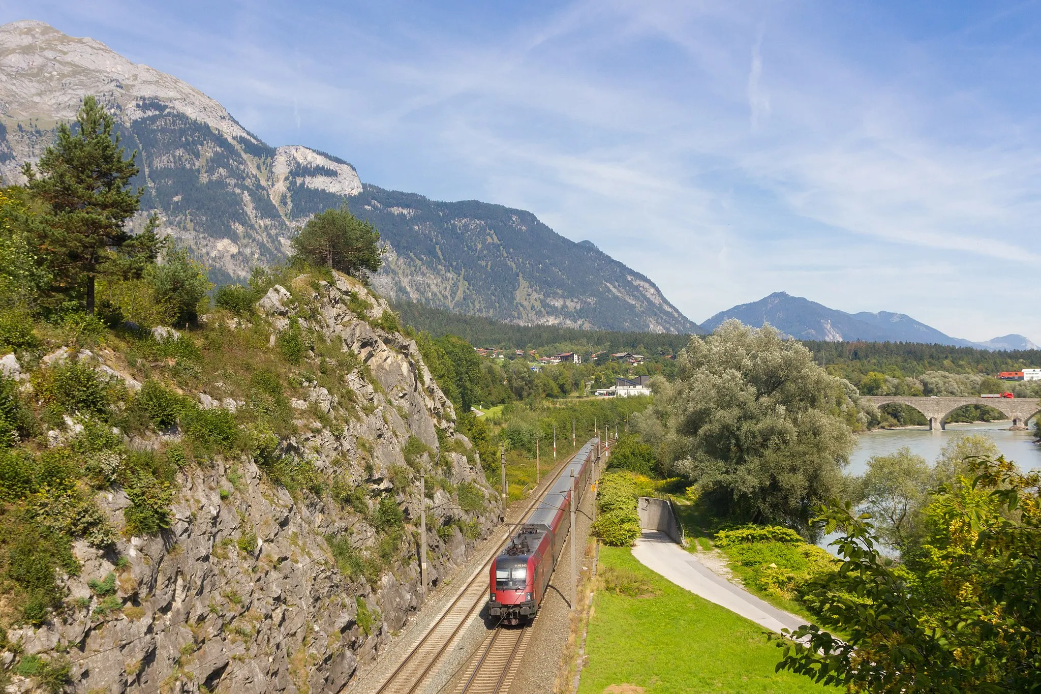 Photo showing: A freight train near Jenbach/Tyrol.