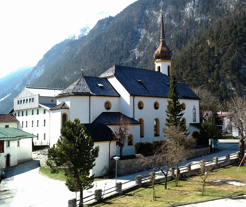 Photo showing: Church Mariahilf in en:Scharnitz, Austria