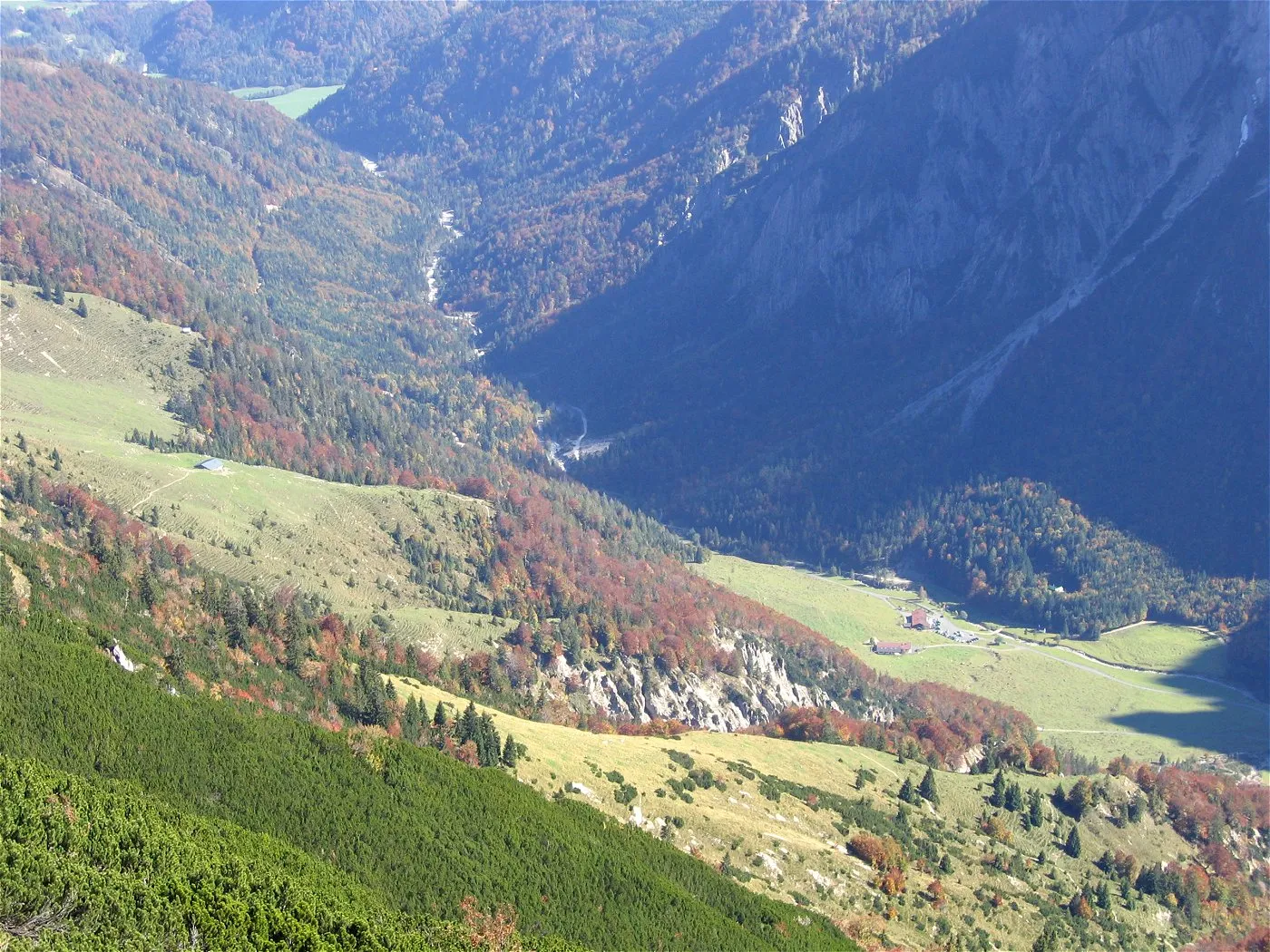 Photo showing: Kaiserbachtal vom Feldberg gesehen