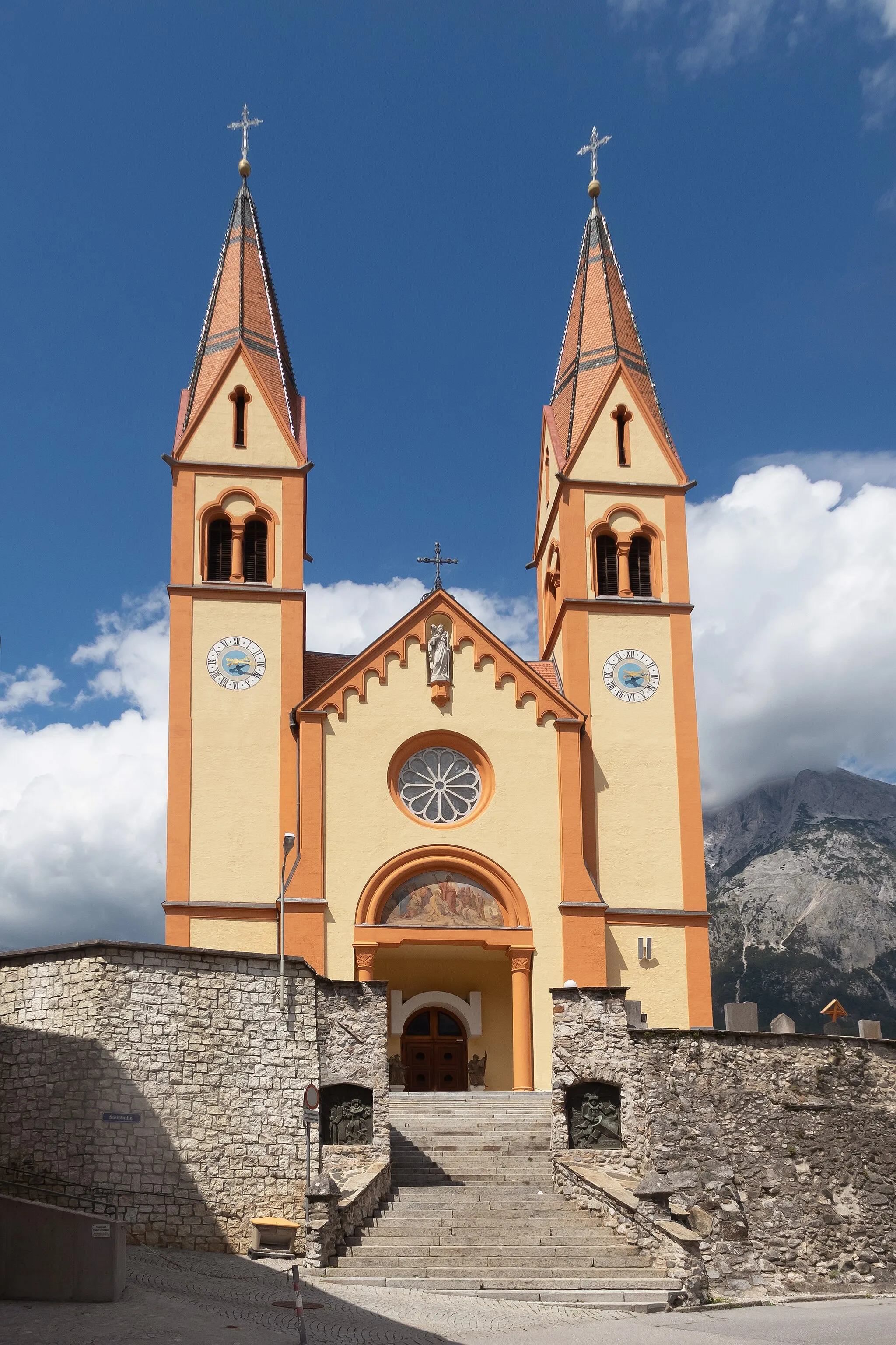 Photo showing: Telfs, church: Pfarrkirche Sankt Peter und Paul