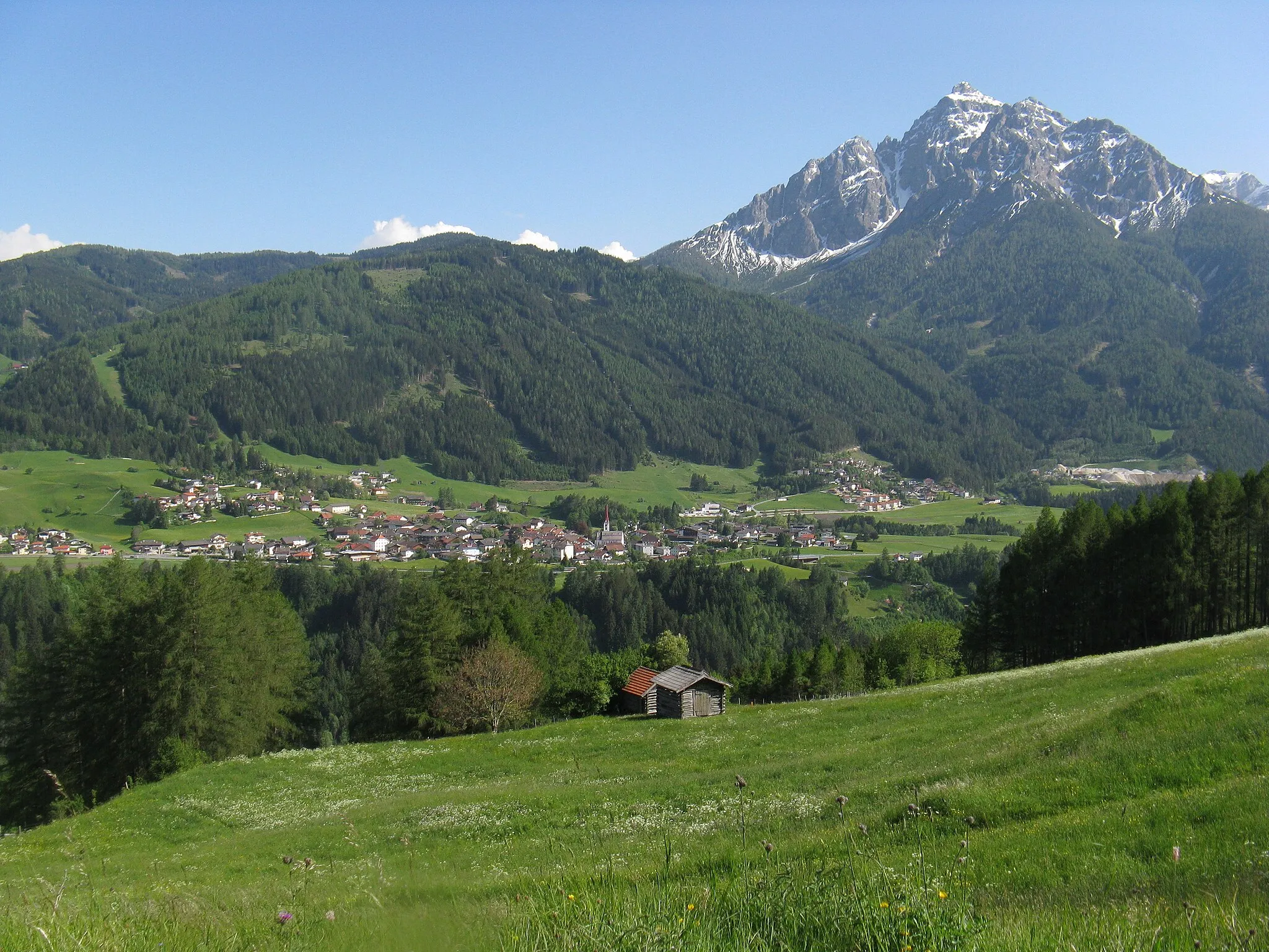 Photo showing: view of Mieders village with Serles in the background, in Stubai Valley, Tyrol, Austria