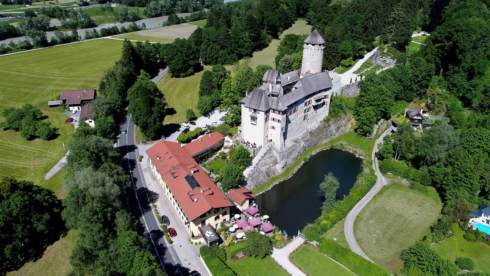 Photo showing: Schloss Matzen (Reith im Alpbachtal) aus der Vogelperspektive (2017)
