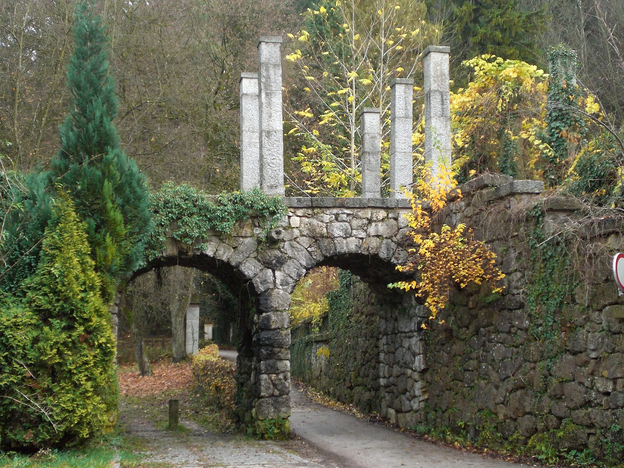 Photo showing: Brücke mit Brückentor