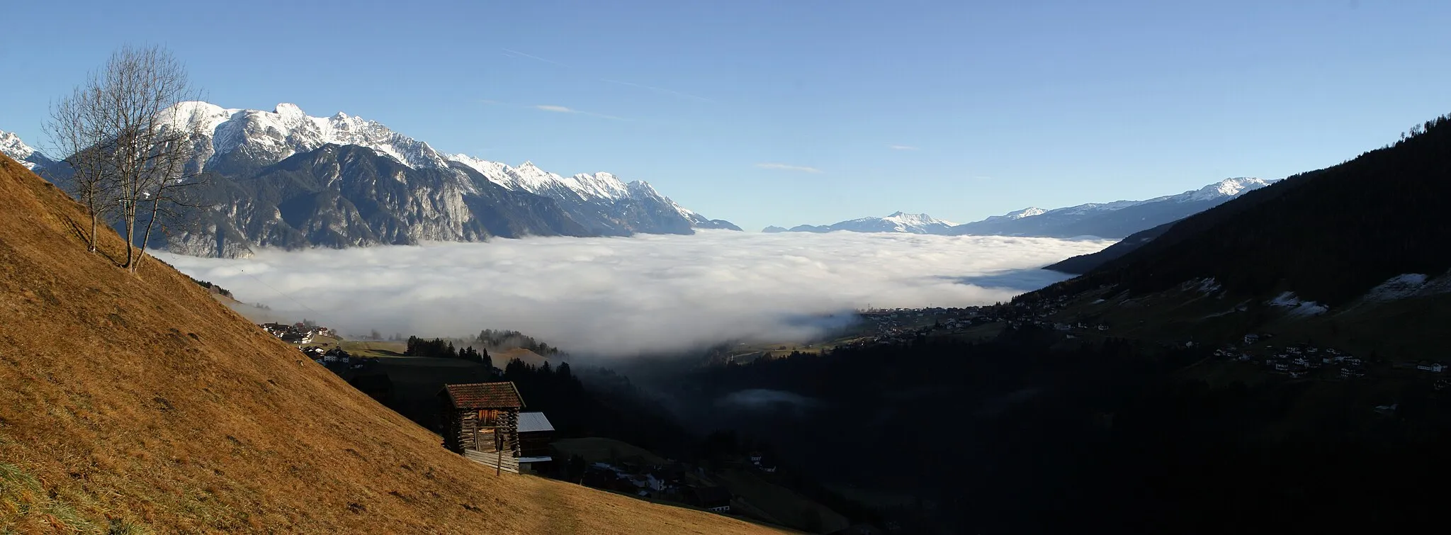 Photo showing: Panorama Tauegert Sellrain Blick ins Nebel gefüllteInntal