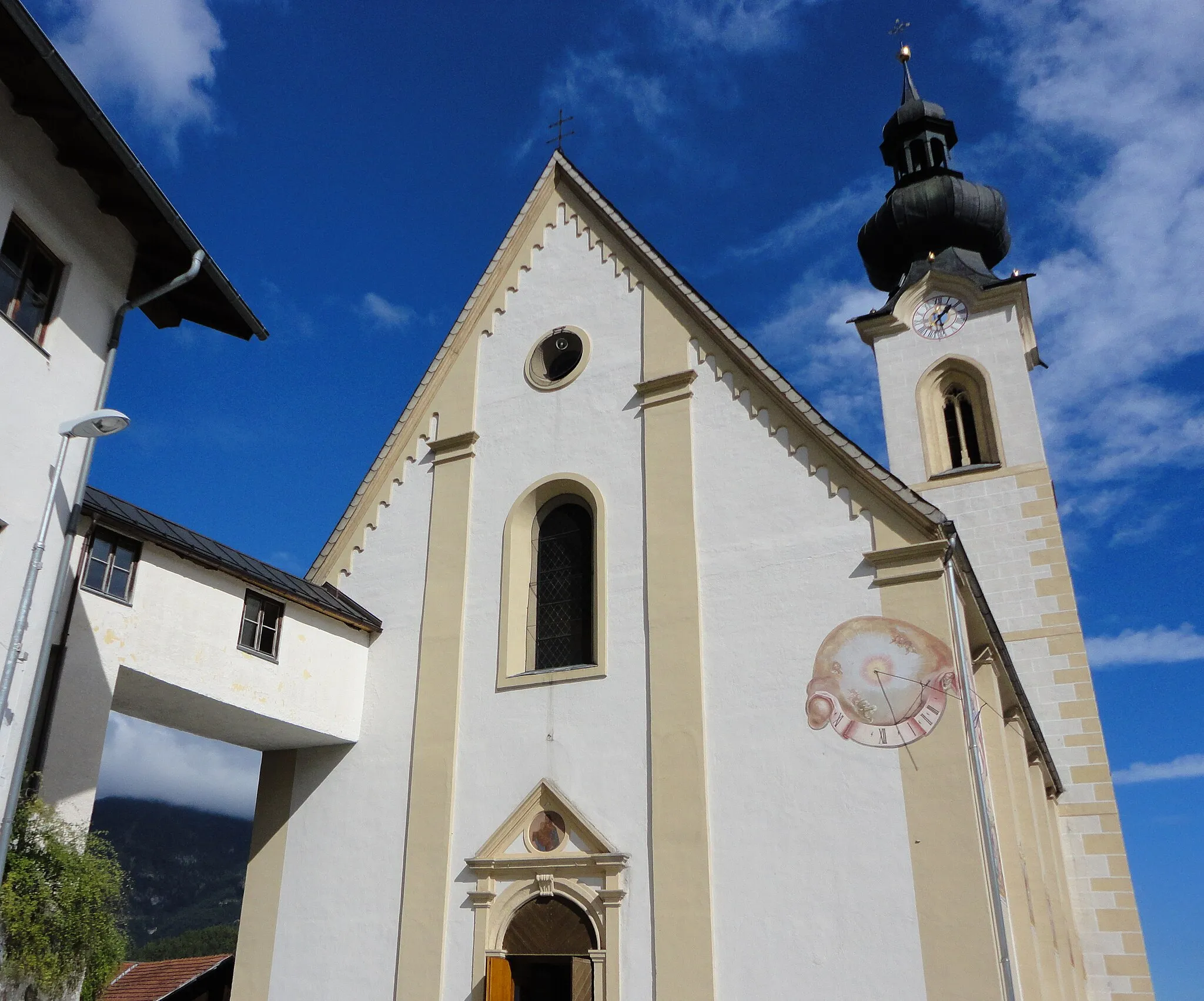 Photo showing: Kath. Pfarrkirche hll. Ingenuin und Albuin