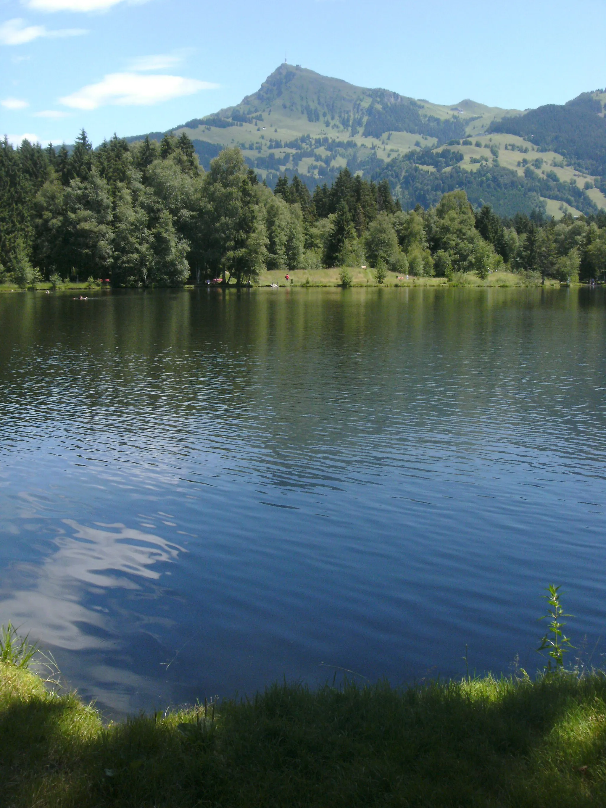 Photo showing: Lake Schwarzsee near Kitzbühel, Tyrol, with Kitzbüheler Horn in the background