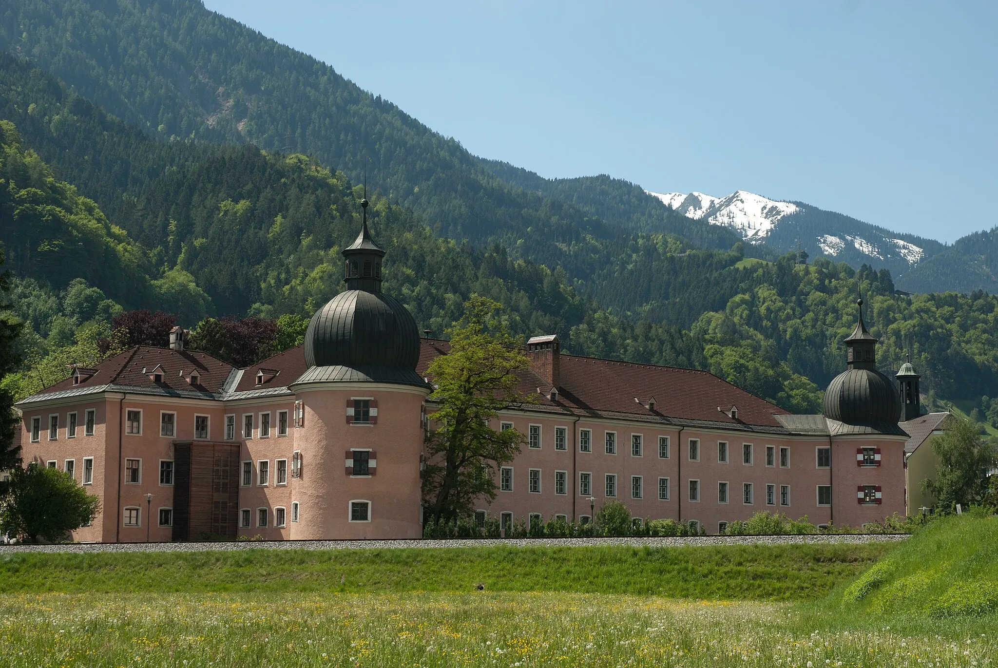 Photo showing: Landwirtschaftliche Lehranstalt Rotholz

This media shows the protected monument with the number 121568 in Austria. (Commons, de, Wikidata)