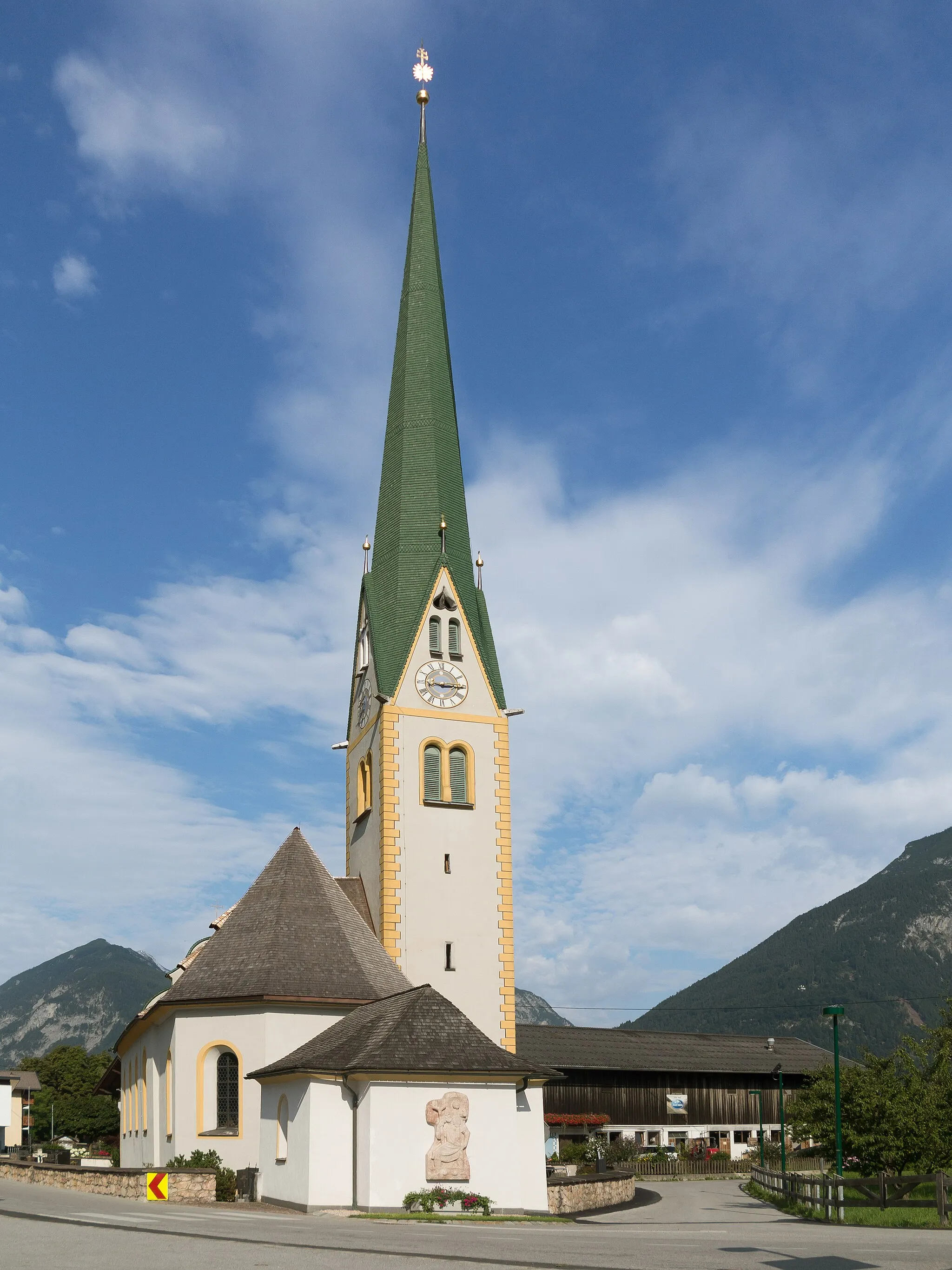 Photo showing: Strass im Zillertal, church: die Kath. Pfarrkirche Sankt Jakob