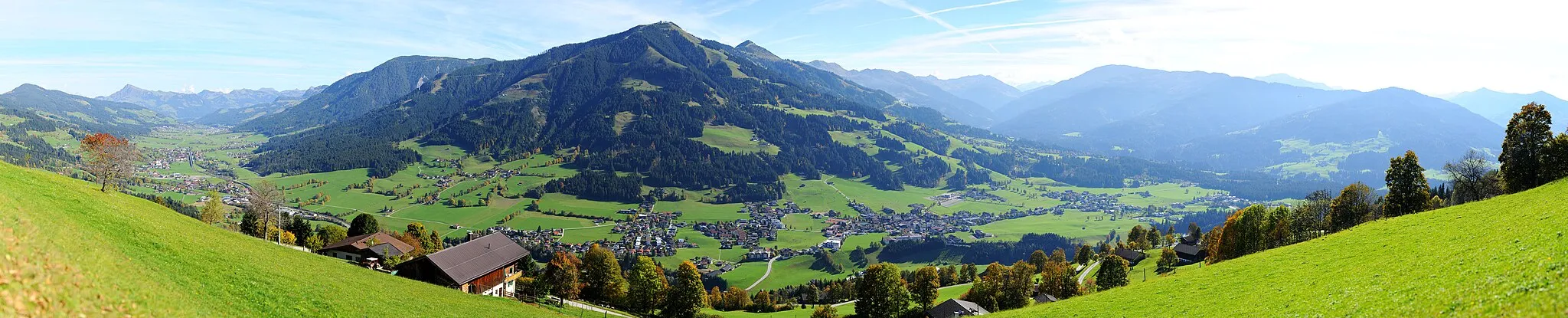 Photo showing: View from Salvenberg into the Brixental. Full Resolution image (291.301x59.078) is available at http://www.gpix.at/Gpix.at-Gigapixel_gpath,westendorf,pid,9112,type,gpix.html