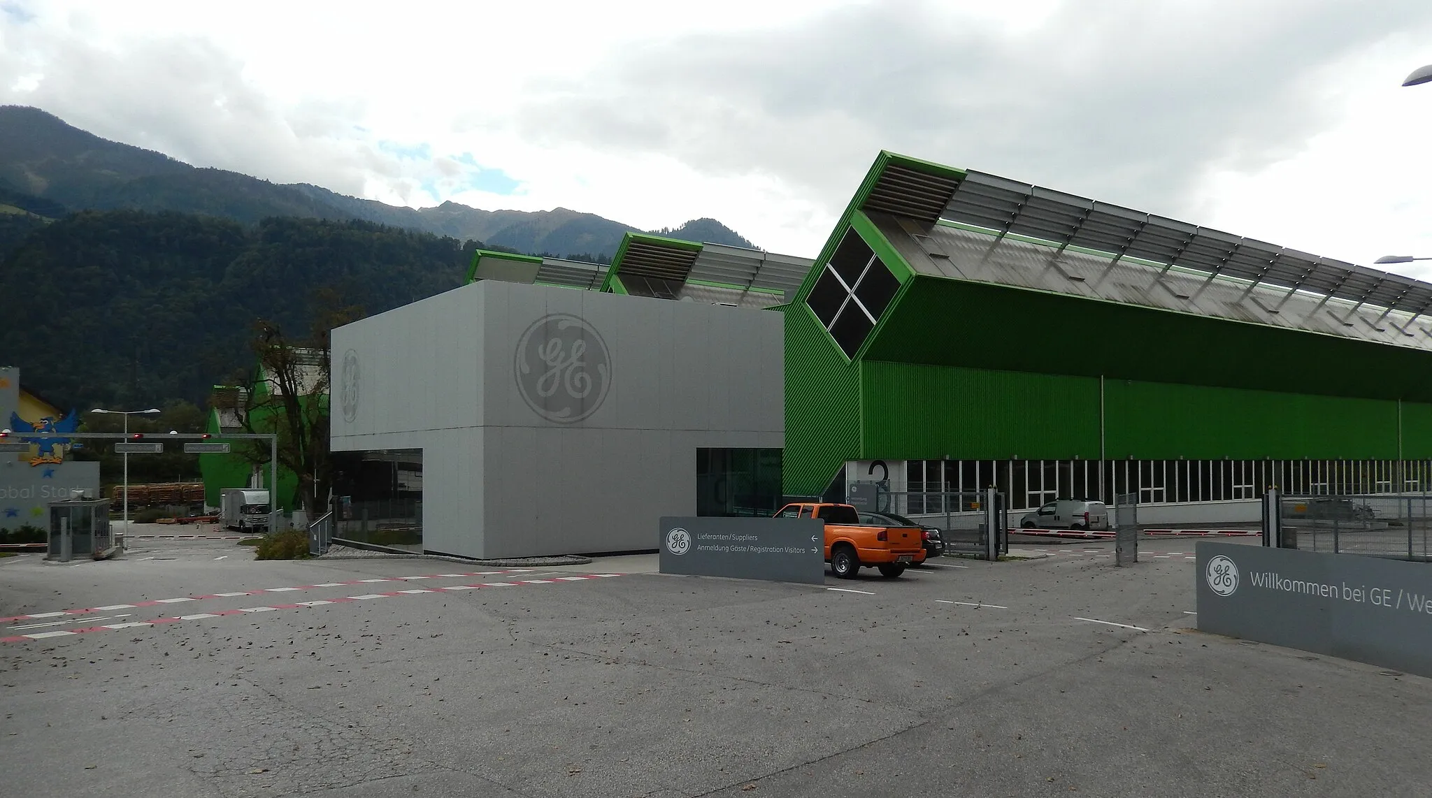 Photo showing: Entrance of GE Jenbacher in Jenbach, Austria.