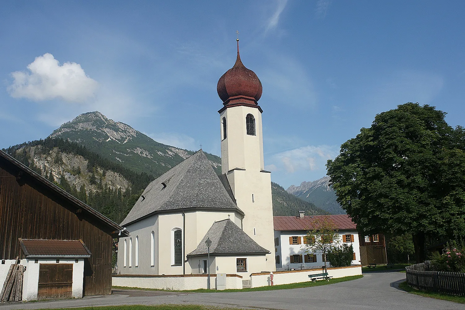 Photo showing: Expositurkirche hl. Michael, Friedhof m. Kriegerdenkmal