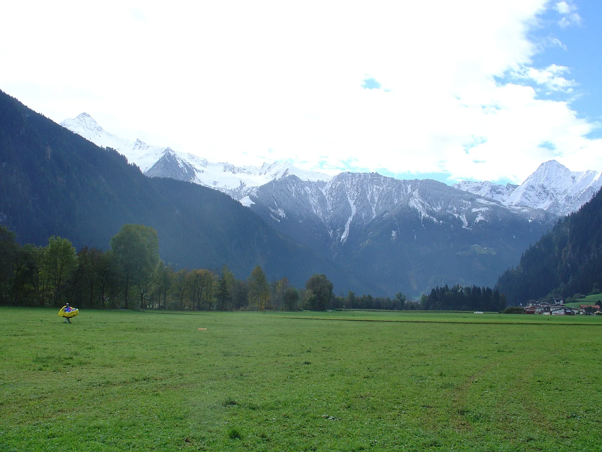 Photo showing: 2004-10-16 10-23 Zillertal Paragliding 029