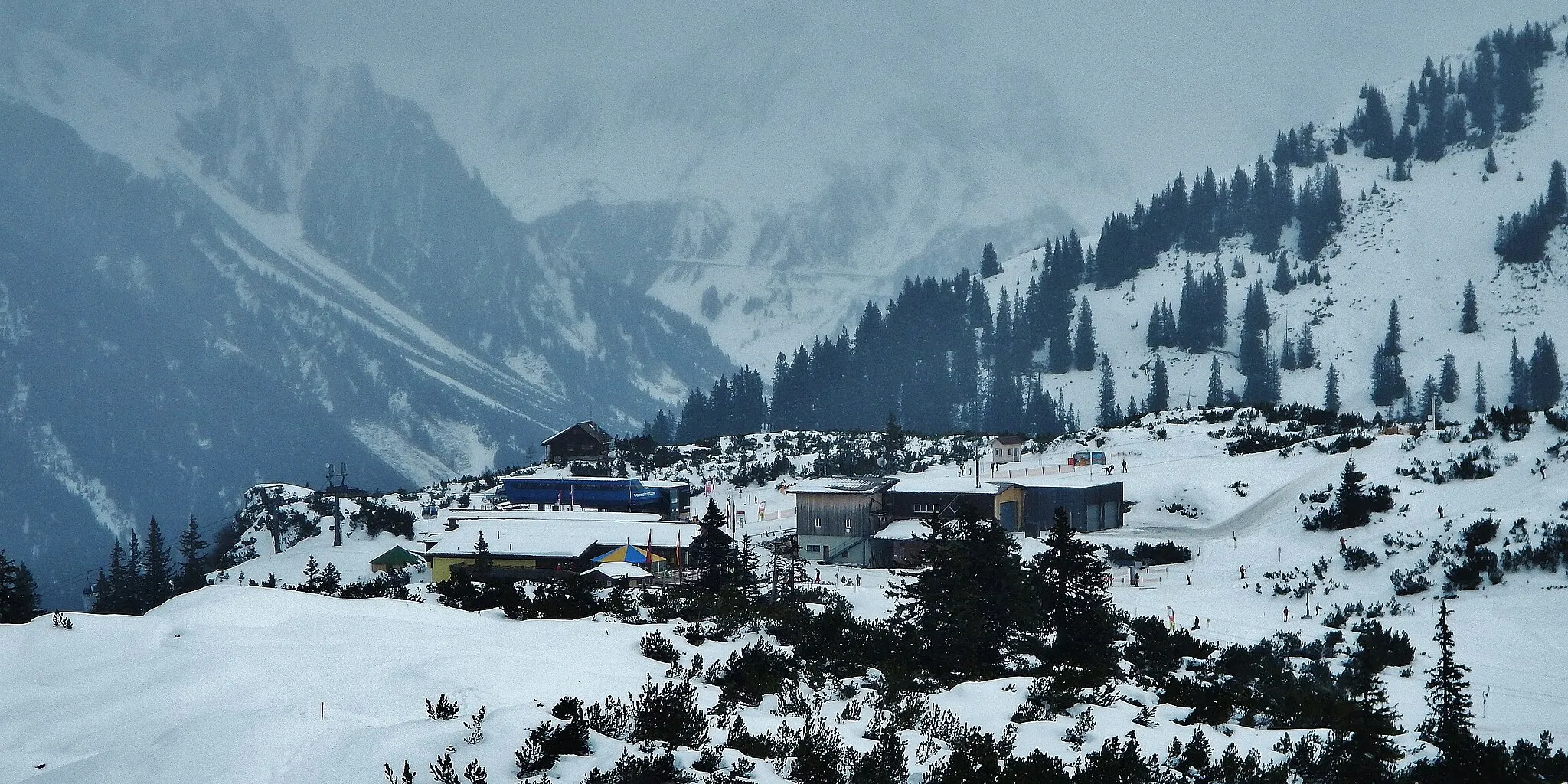 Photo showing: Blick von der Abfahrt Riedkopf im Skigebiet Sonnenkopf im  Klostertal