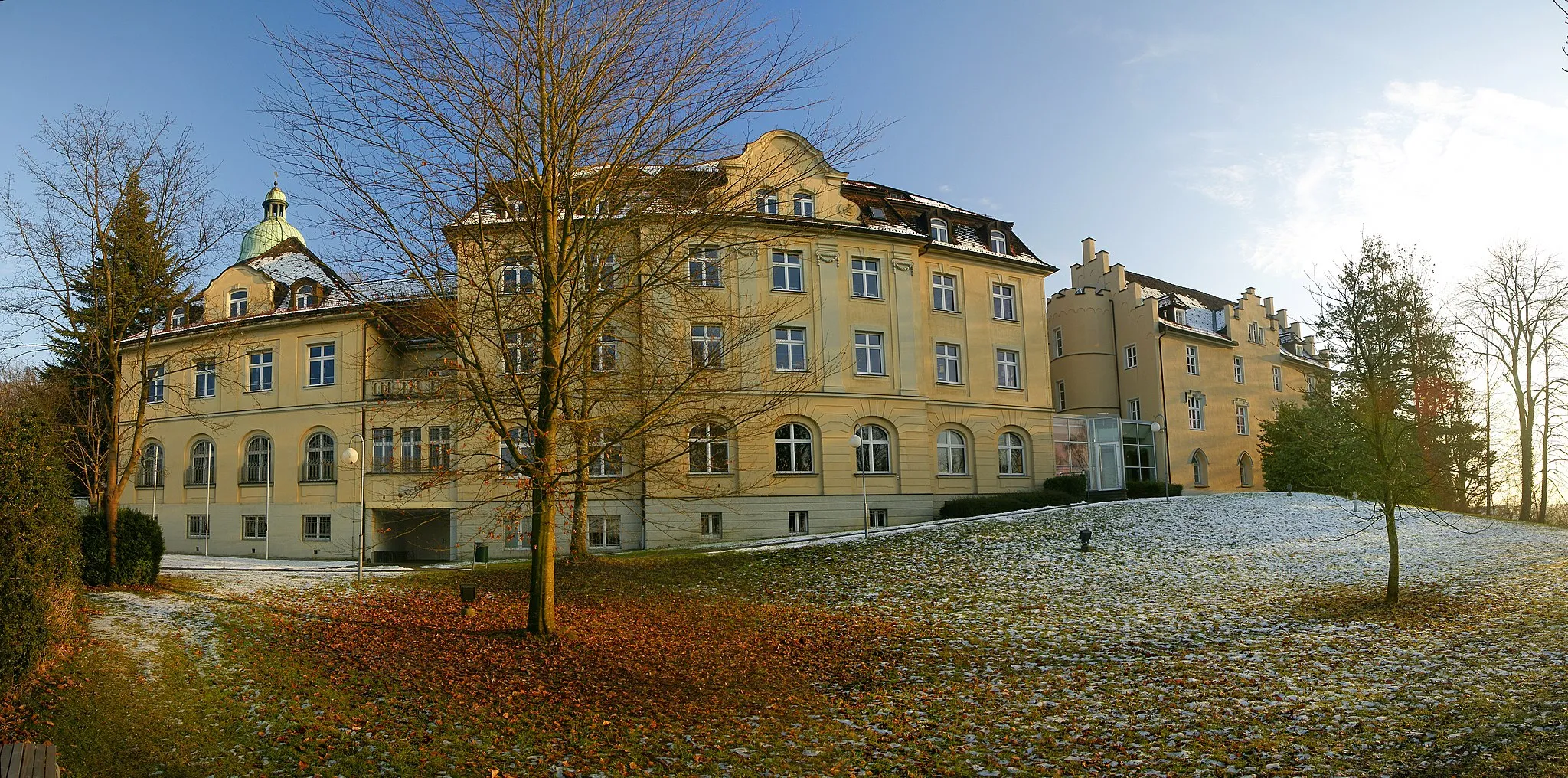 Photo showing: Panorama aus 7 Bilder Vorarlberger Landesbibliothek in Bregenz