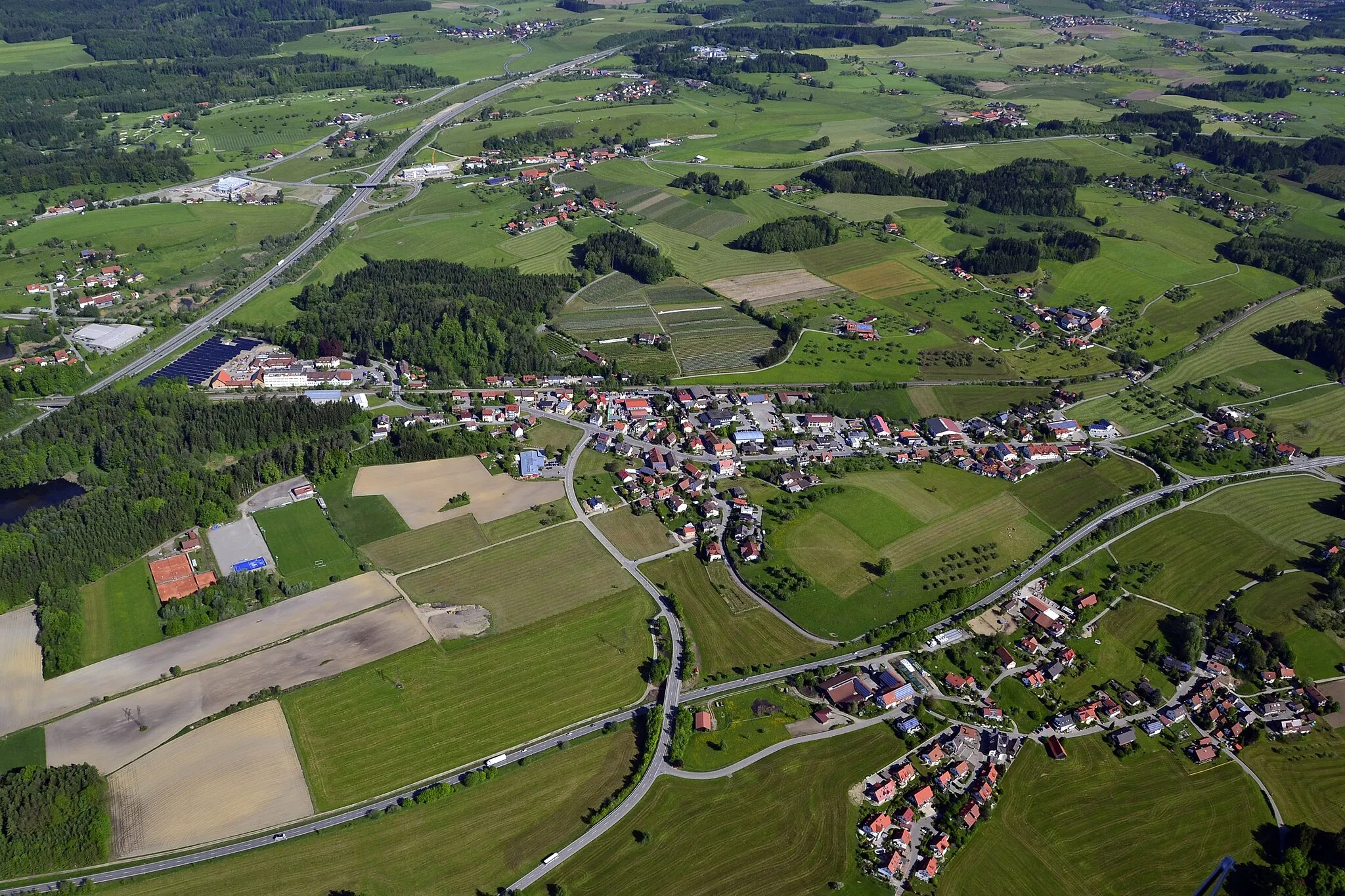 Photo showing: Schlachters, Sigmarszell
Sammlung: Schrägluftbilder/Land Vorarlberg

Jahr: 2012 (11.05.2012)