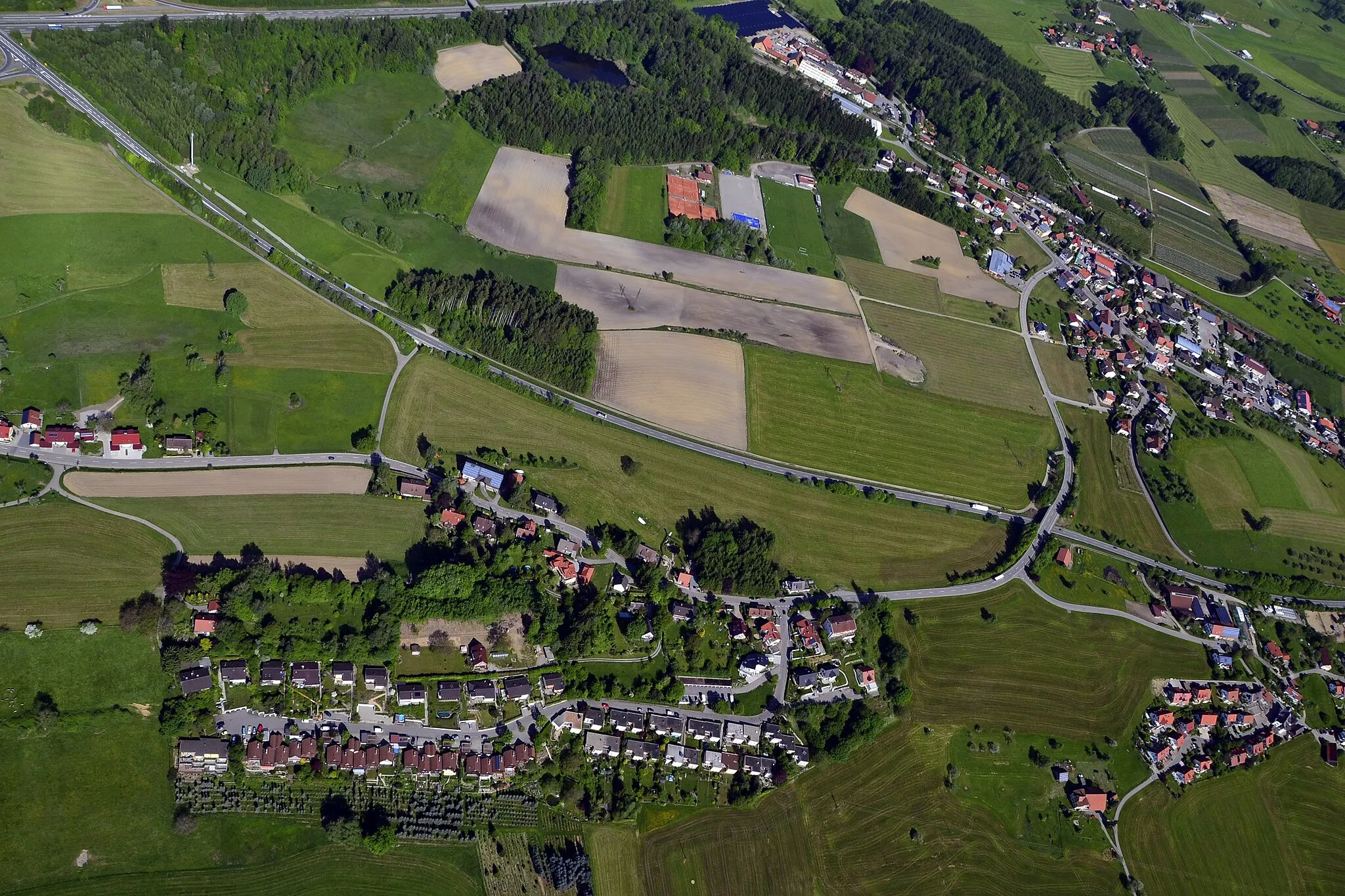 Photo showing: Zeisertsweiler - Auf der Scheibe, Sigmarszell
Sammlung: Schrägluftbilder/Land Vorarlberg
Jahr: 2012 (11.05.2012)

Beschreibung: 1 Schrägluftbild farbig quer