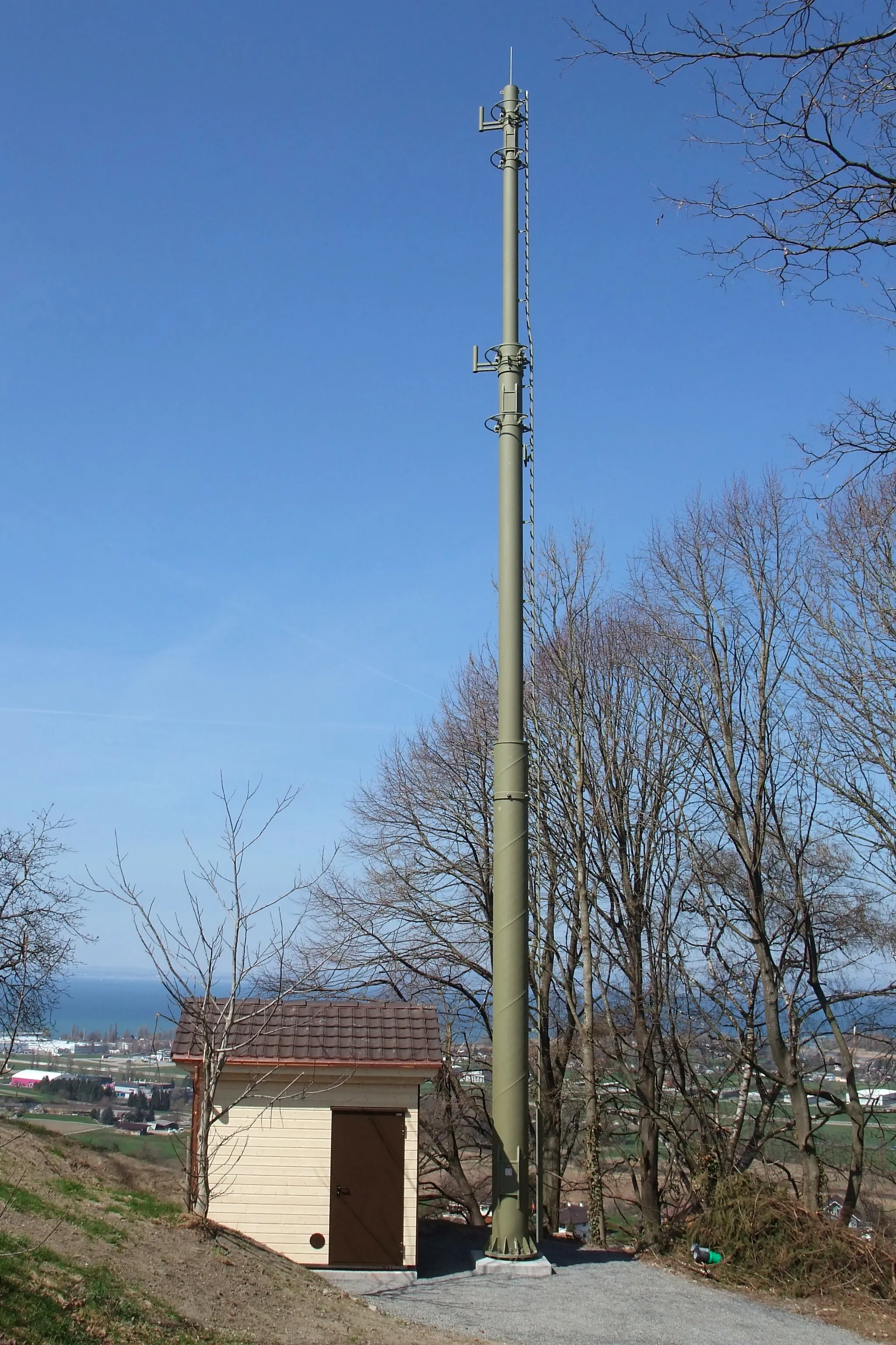 Photo showing: The new radio station of the police at the highest point on the «Buechberg» hill, called «Steiniger Tisch». Three beam antennas are not yet mounted. At this vantage point, there is also a restaurant and an old military fort. Thal (SG), Switzerland, April 1, 2012.