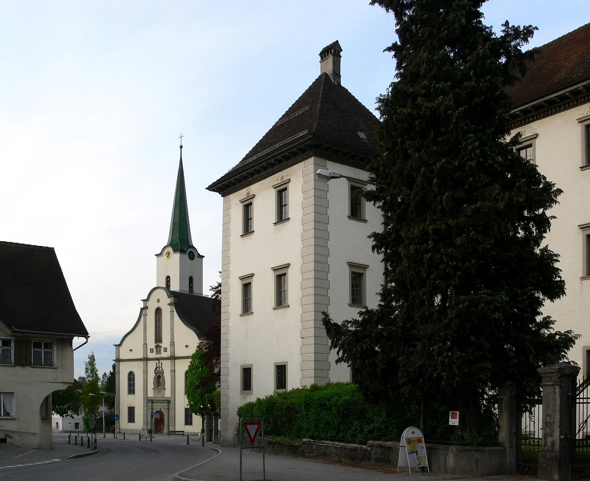 Photo showing: Hohenems, Kirche St. Karl und Palast Hohenems