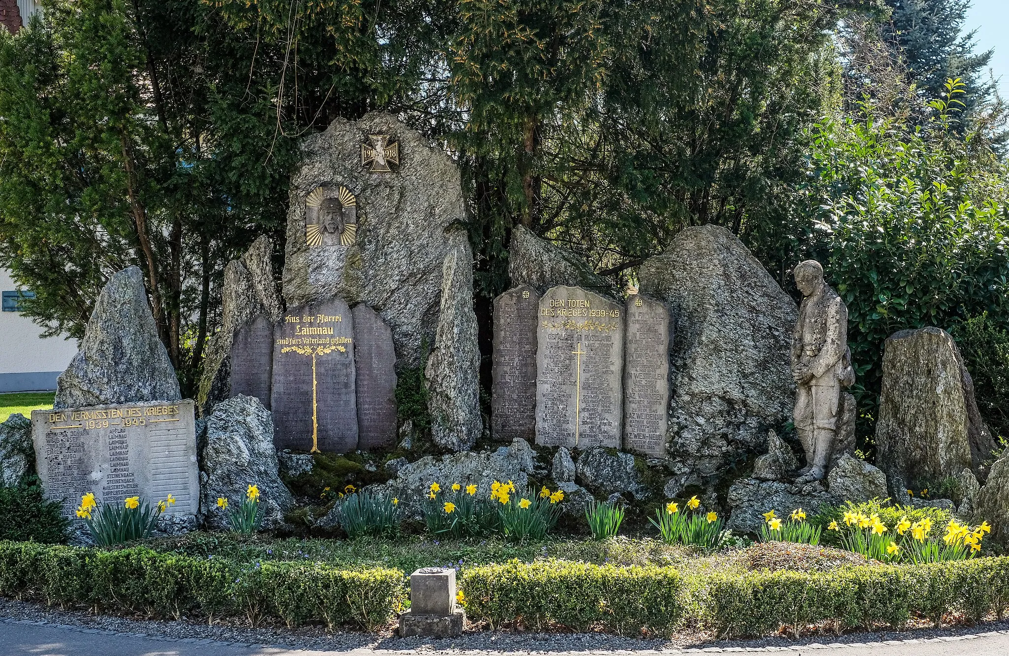 Photo showing: War memorial, World War I and II Tettnang-Laimnau, Bodenseekreis, Baden-Württemberg, Germany