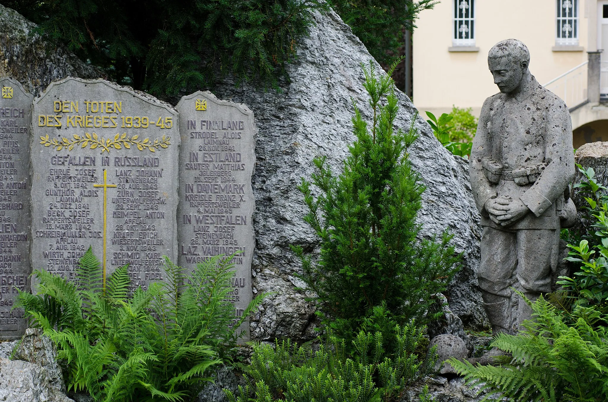 Photo showing: War memorial in Tettnang-Laimnau, Bodenseekreis, Baden-Württemberg, Germany