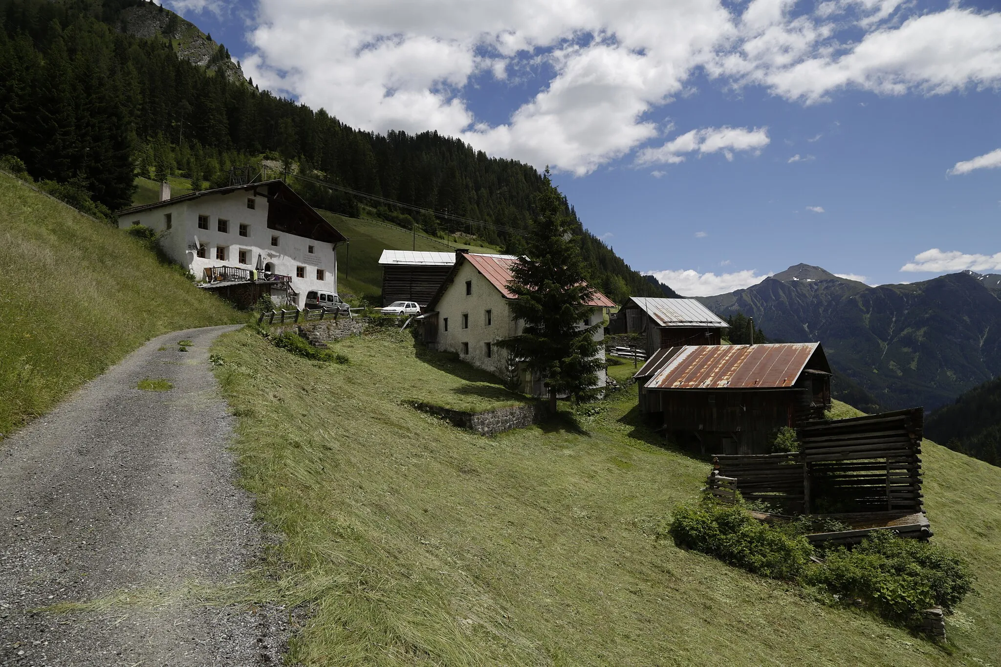 Photo showing: Blick auf den Siedlungsflecken Unterspiss in der Gemeinde Spiss im Tirol.