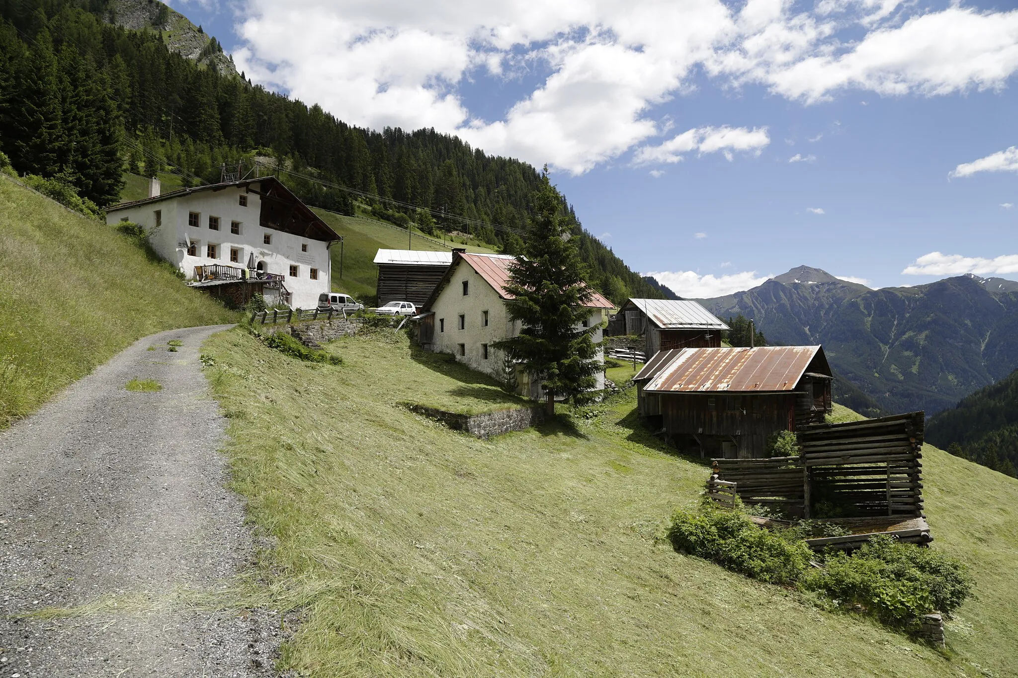 Photo showing: Blick auf den Siedlungsflecken Unterspiss in der Gemeinde Spiss im Tirol.
