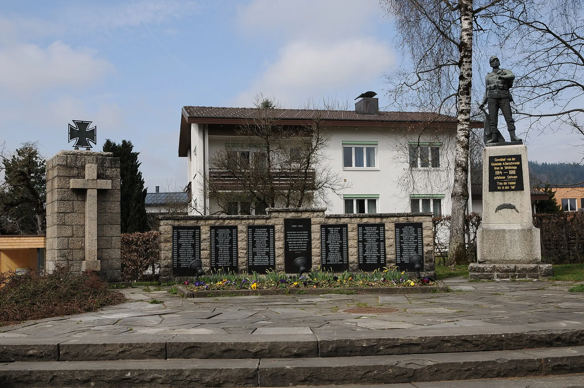 Photo showing: Alberschwende, Kriegerdenkmal 1914 -1918 und 1939 -1945. Das Denkmal steht unter Denkmalschutz.