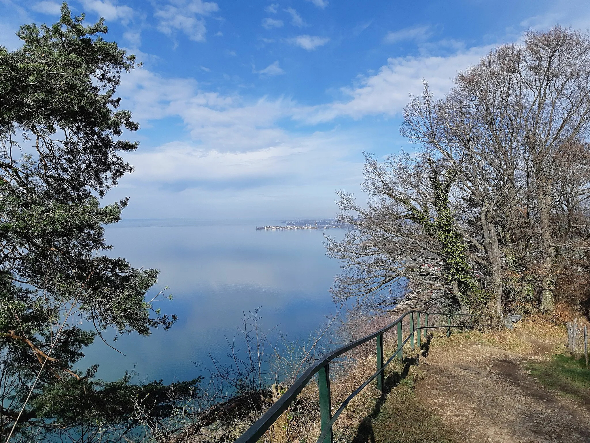 Photo showing: View from Lochau Haggen to Lindau (Germany).