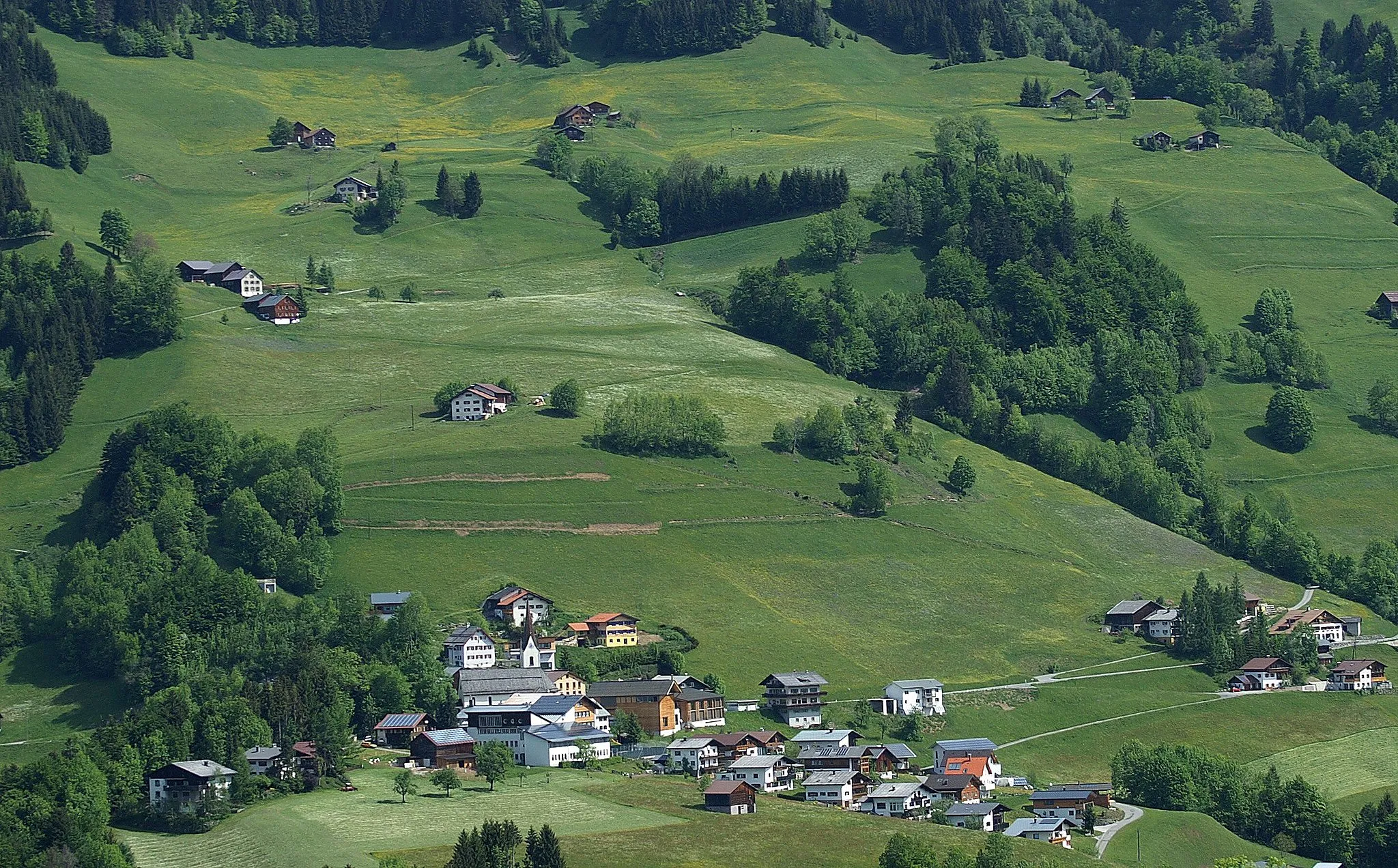 Photo showing: Blick von Raggal hinüber auf Blons im grossen Walsertal, Vorarlberg.