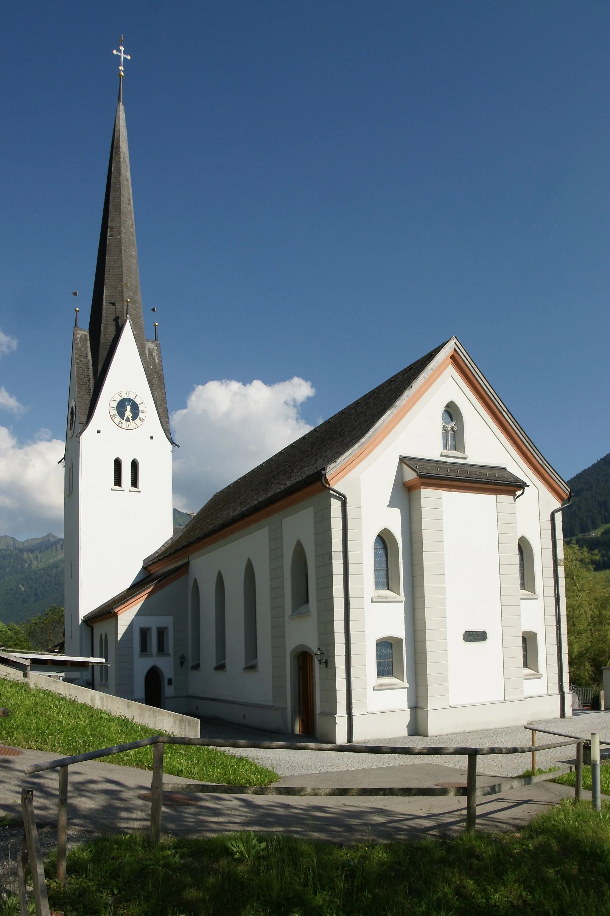 Photo showing: Pfarrkirche hl. Nikolaus in Laterns-Thal.