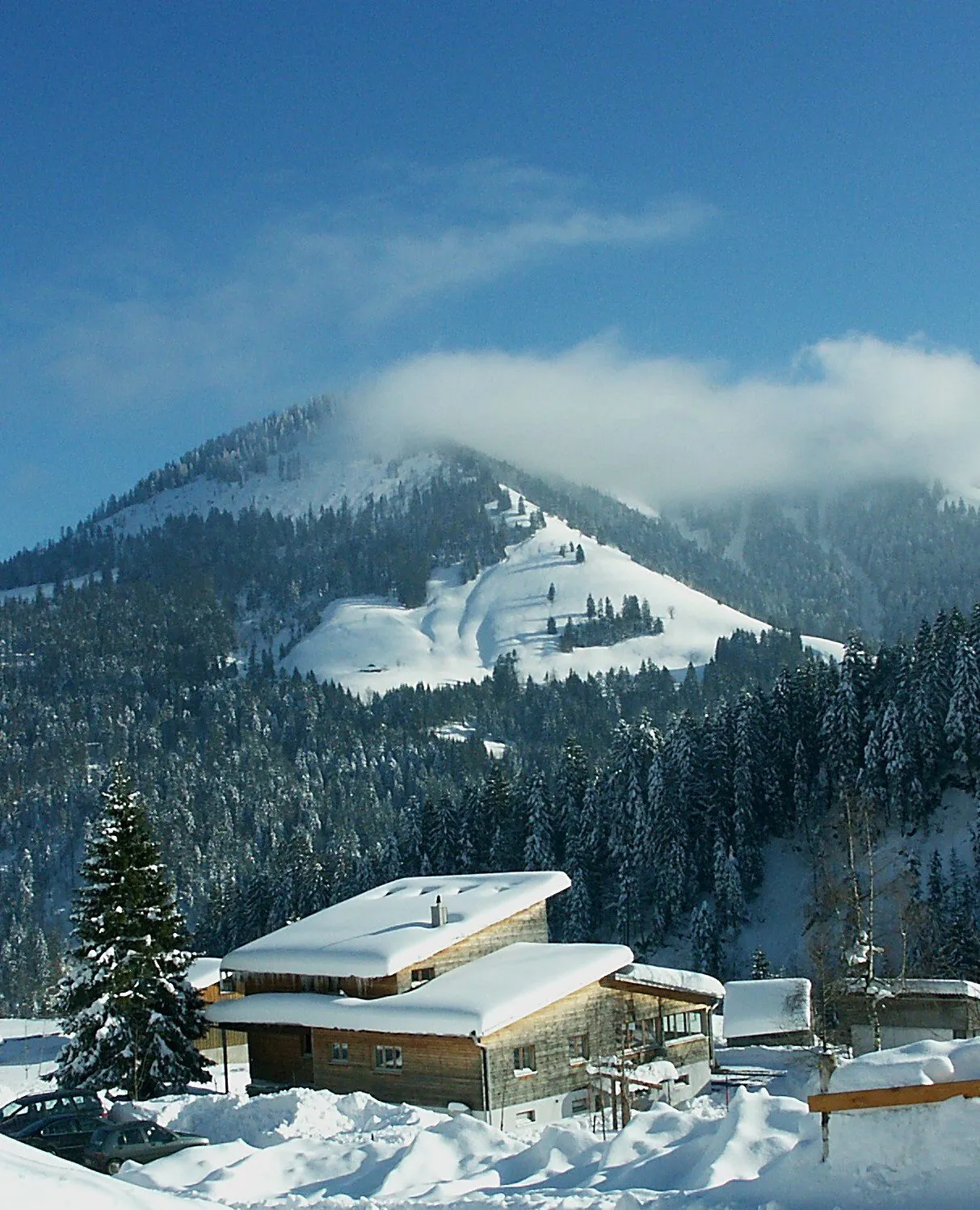 Photo showing: Sportheim Ebnit, Dornbirn mit Blick auf die Ilgenwald Alpe im Winter