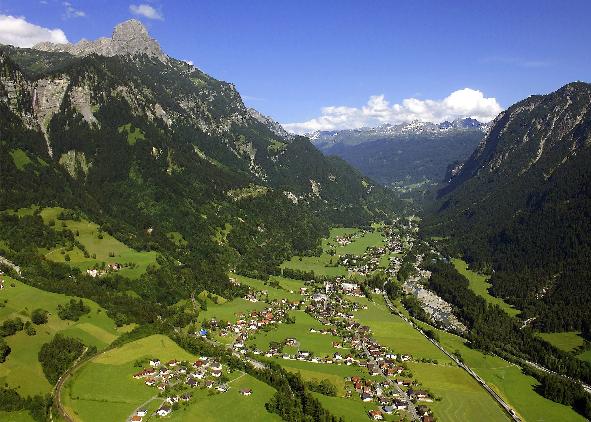 Photo showing: entrance of the Klostertal valley with Innerbraz in the front
